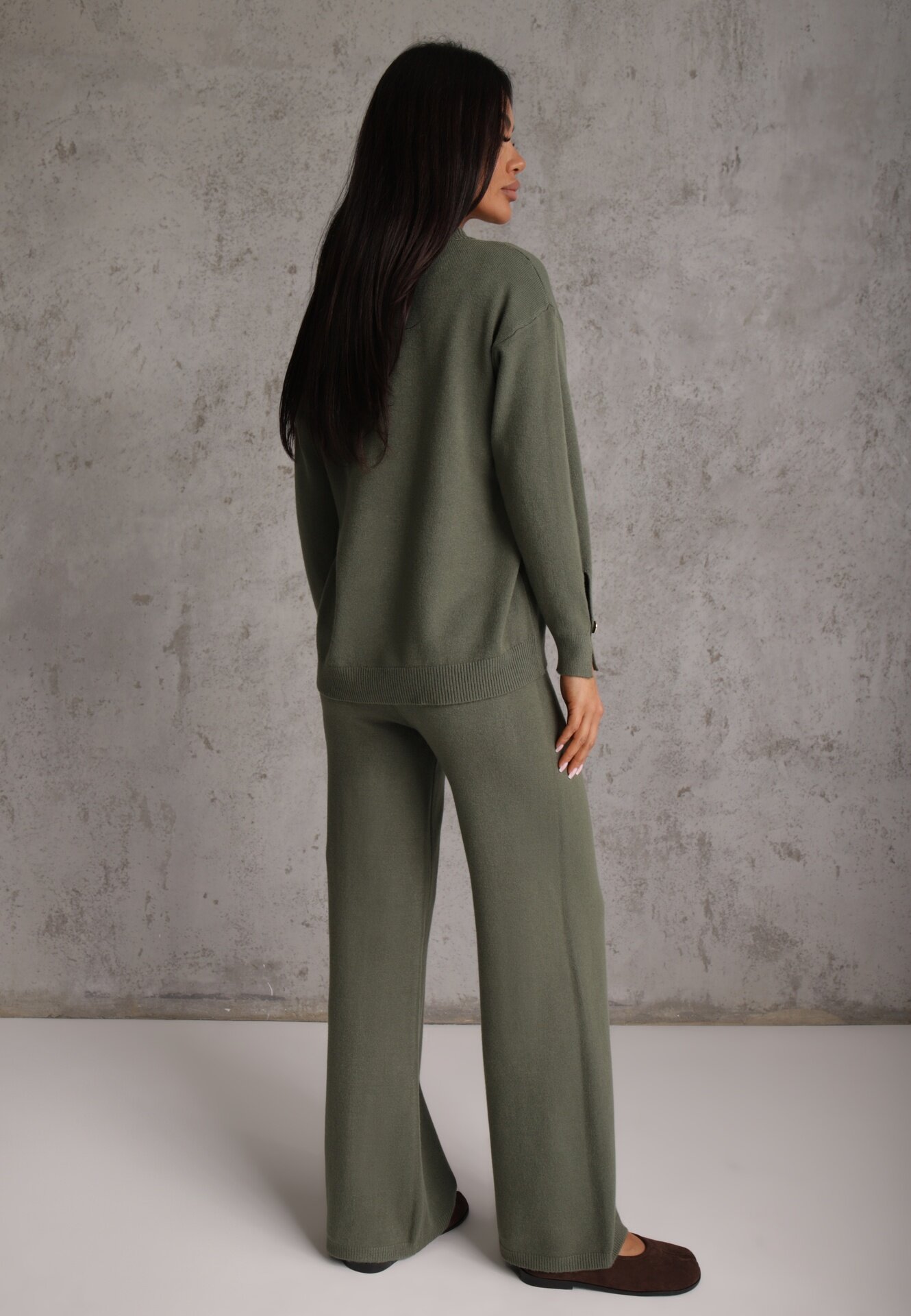 m&d fashion Compleu tricotat cu vâscoză pantaloni drept și pulover cu manșete cu nasturi Venturo Bej Verde închis