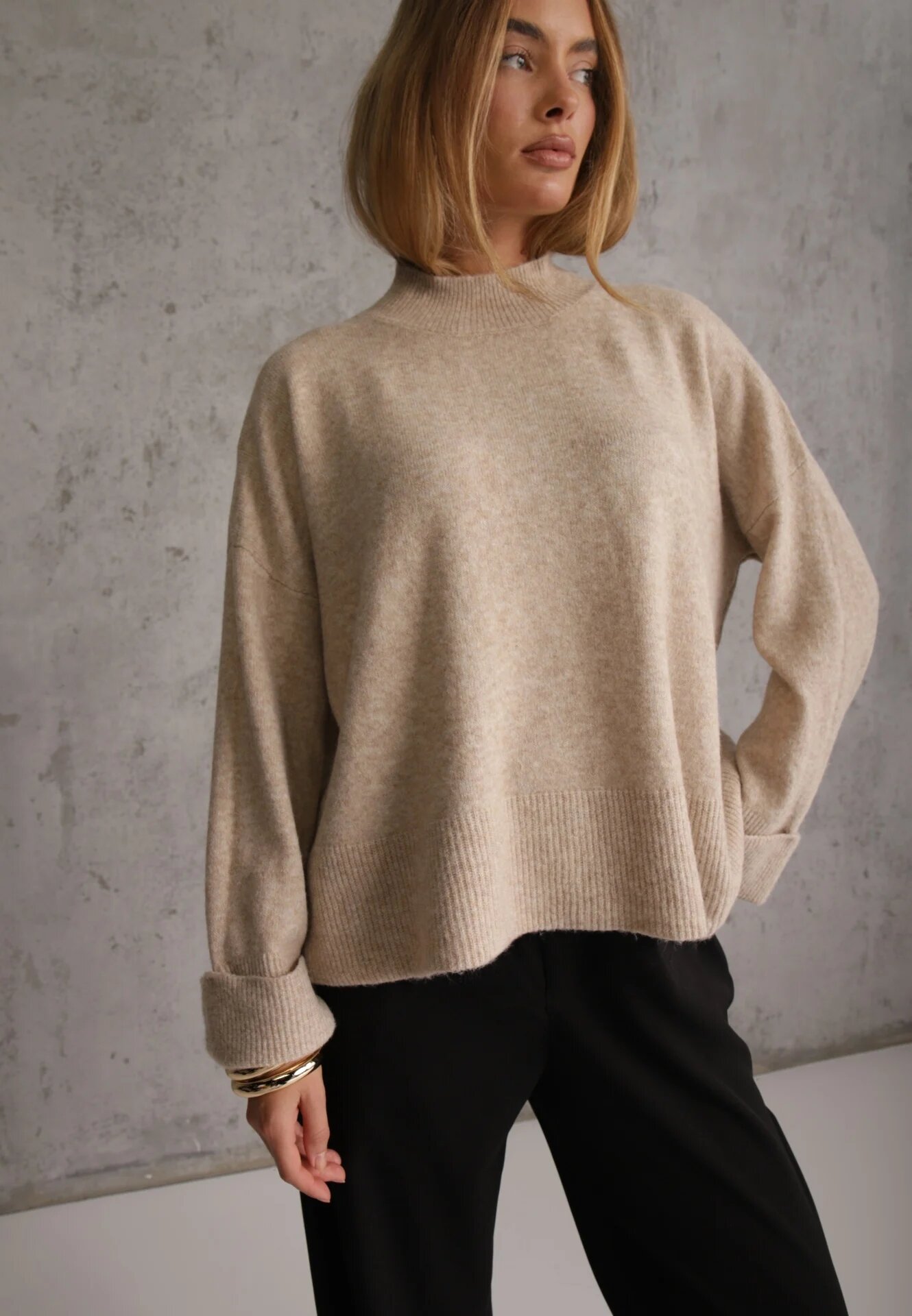 m&d fashion Pulover oversize cu amestec de lână cu guler tip tunică și manșete întoarse Olsenne Bej