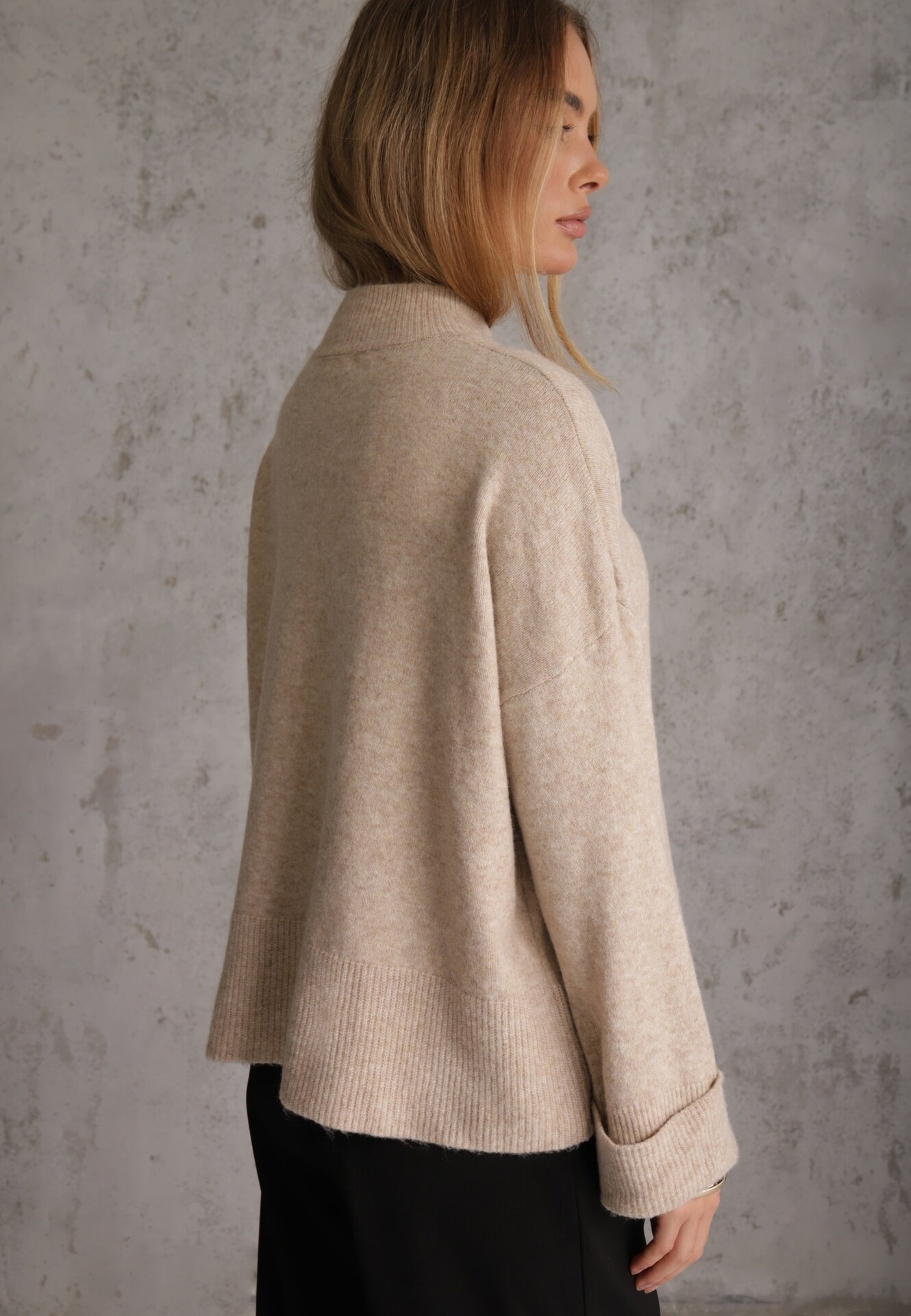 m&d fashion Pulover oversize cu amestec de lână cu guler tip tunică și manșete întoarse Olsenne Bej