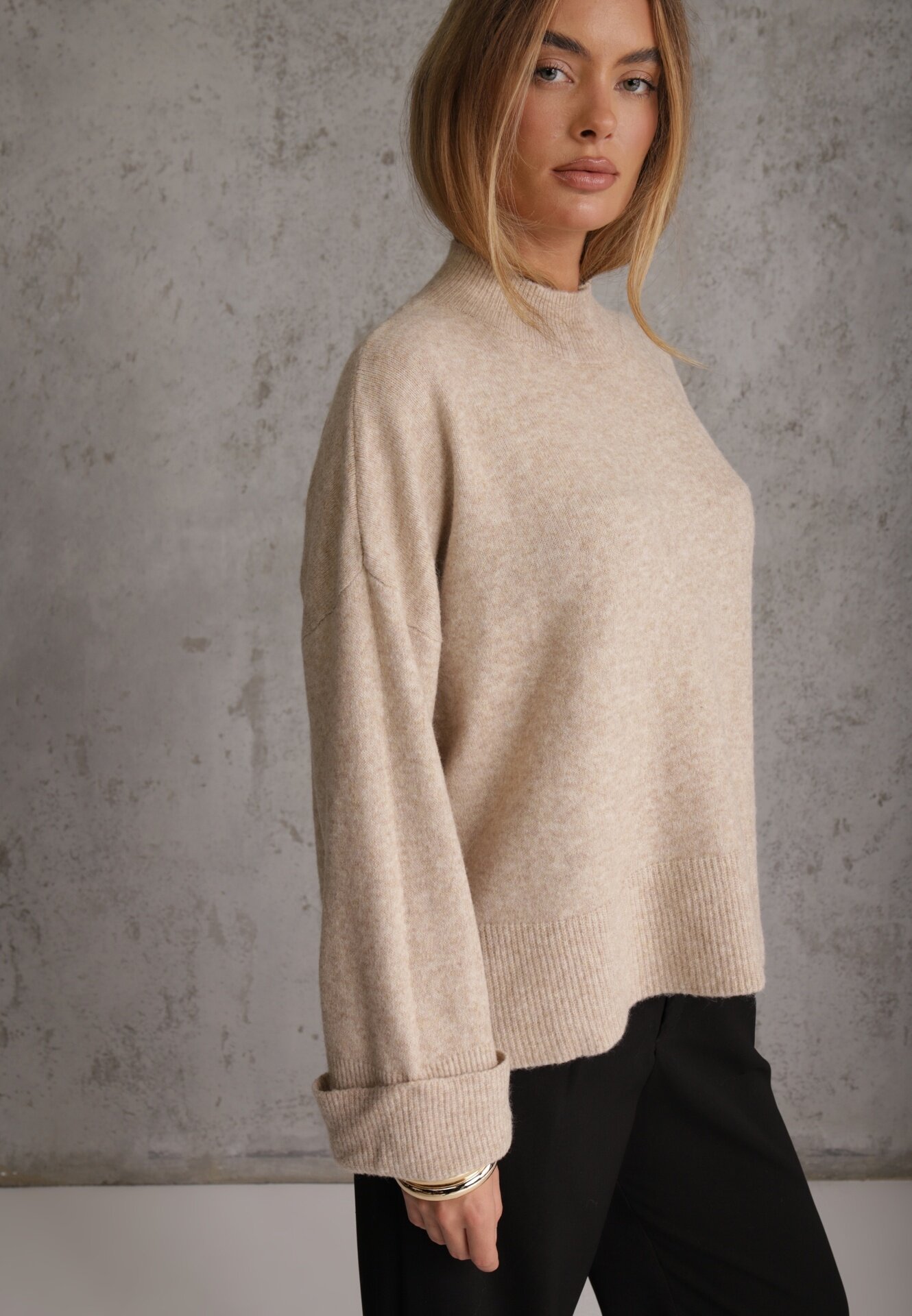 m&d fashion Pulover oversize cu amestec de lână cu guler tip tunică și manșete întoarse Olsenne Bej