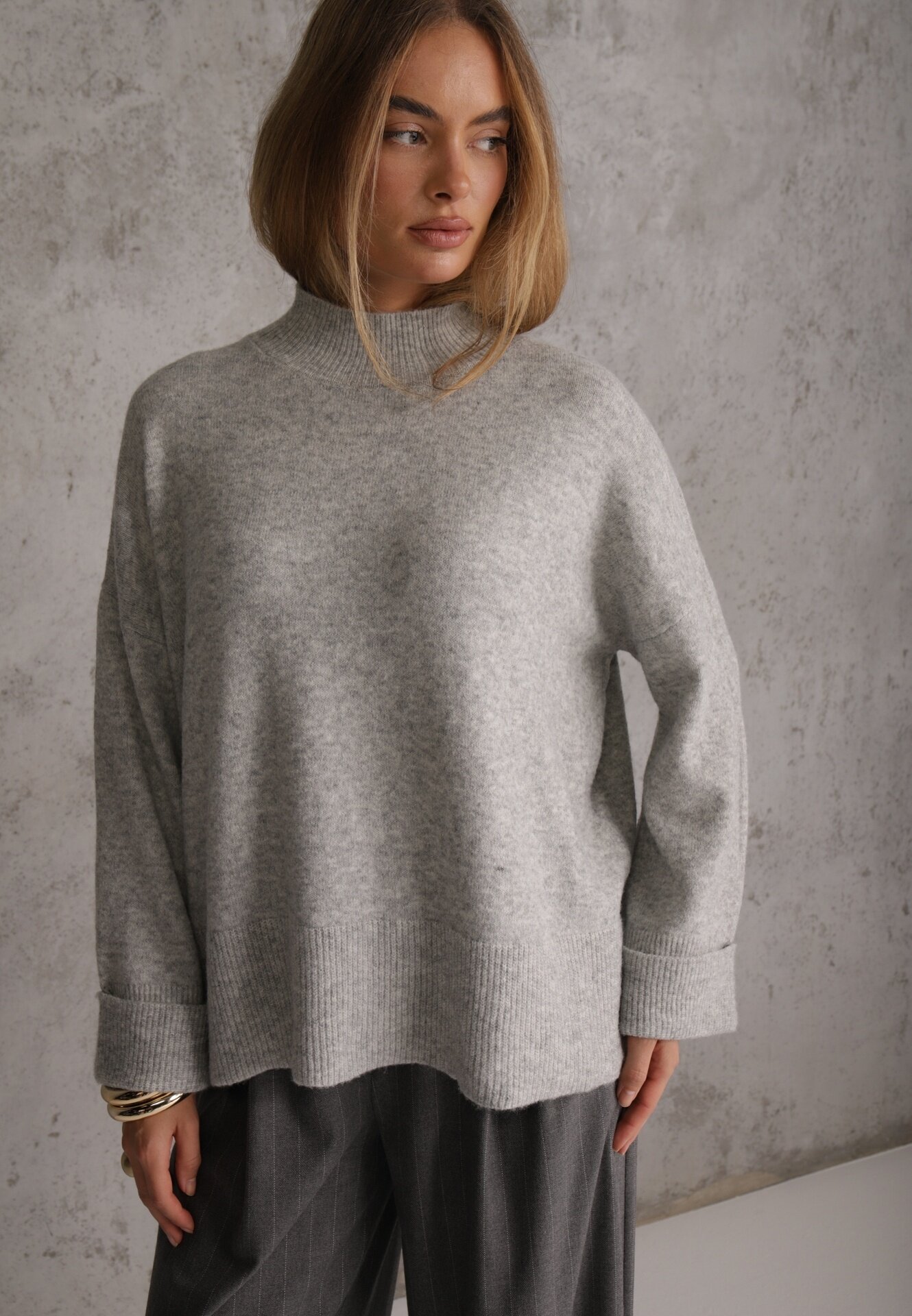m&d fashion Pulover oversize cu amestec de lână cu guler tip tunică și manșete întoarse Olsenne Gri