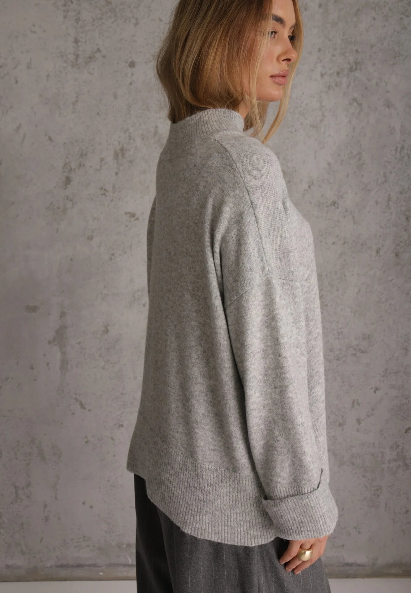 m&d fashion Pulover oversize cu amestec de lână cu guler tip tunică și manșete întoarse Olsenne Gri
