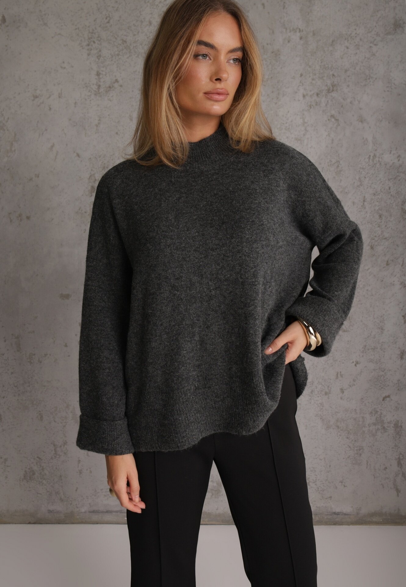 m&d fashion Pulover oversize cu amestec de lână cu guler tip tunică și manșete întoarse Olsenne Gri închis