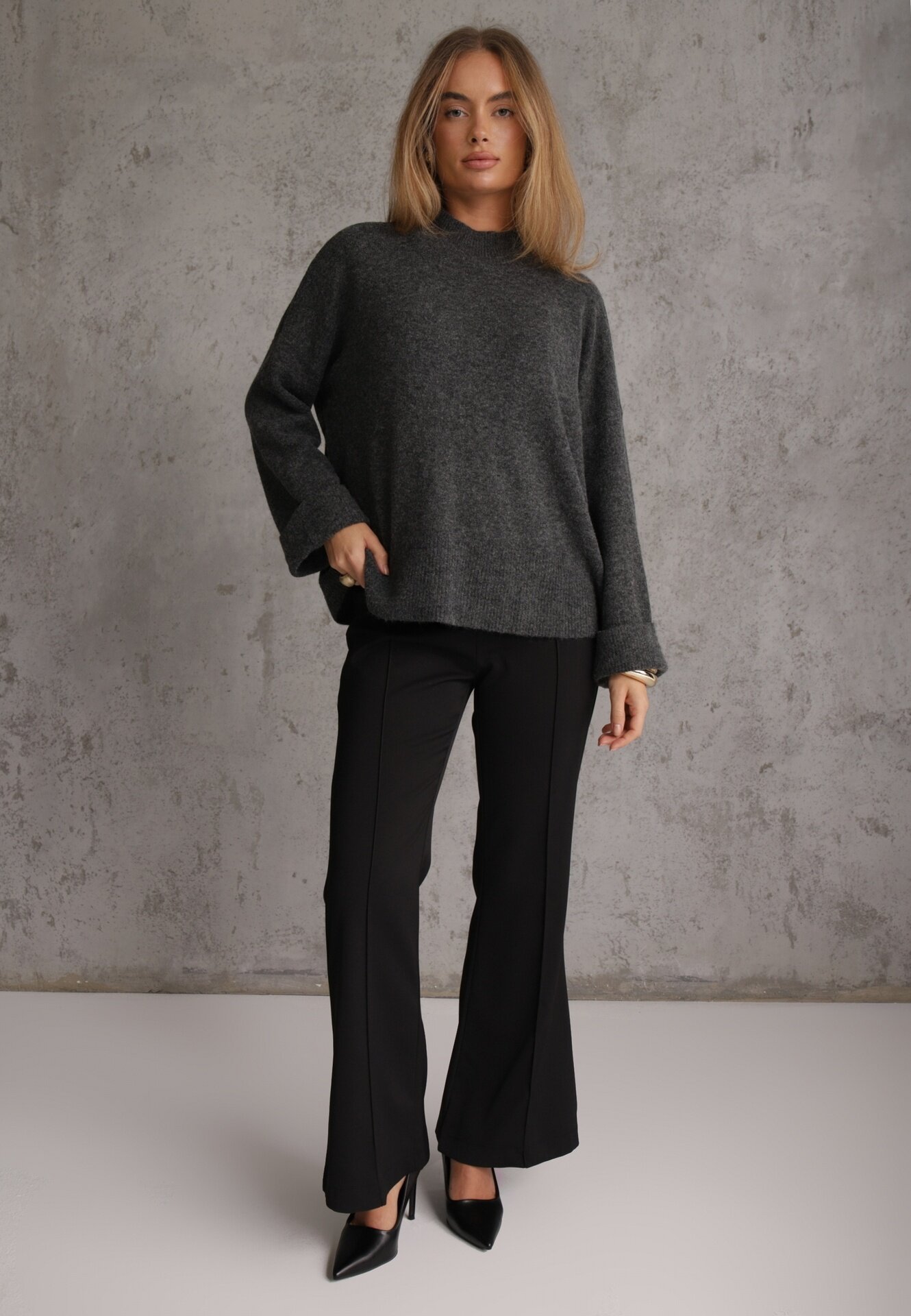 m&d fashion Pulover oversize cu amestec de lână cu guler tip tunică și manșete întoarse Olsenne Gri închis