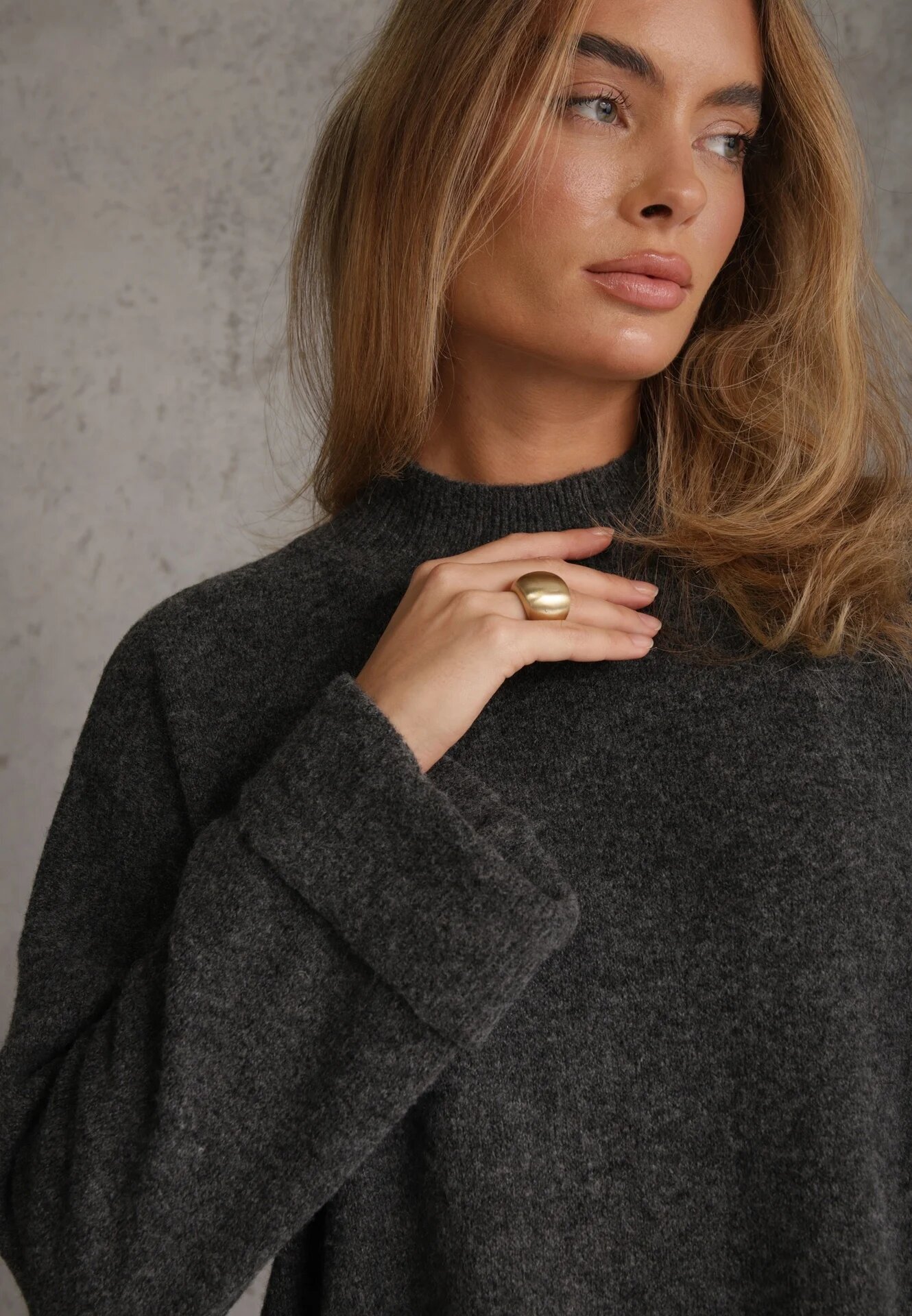 m&d fashion Pulover oversize cu amestec de lână cu guler tip tunică și manșete întoarse Olsenne Gri închis