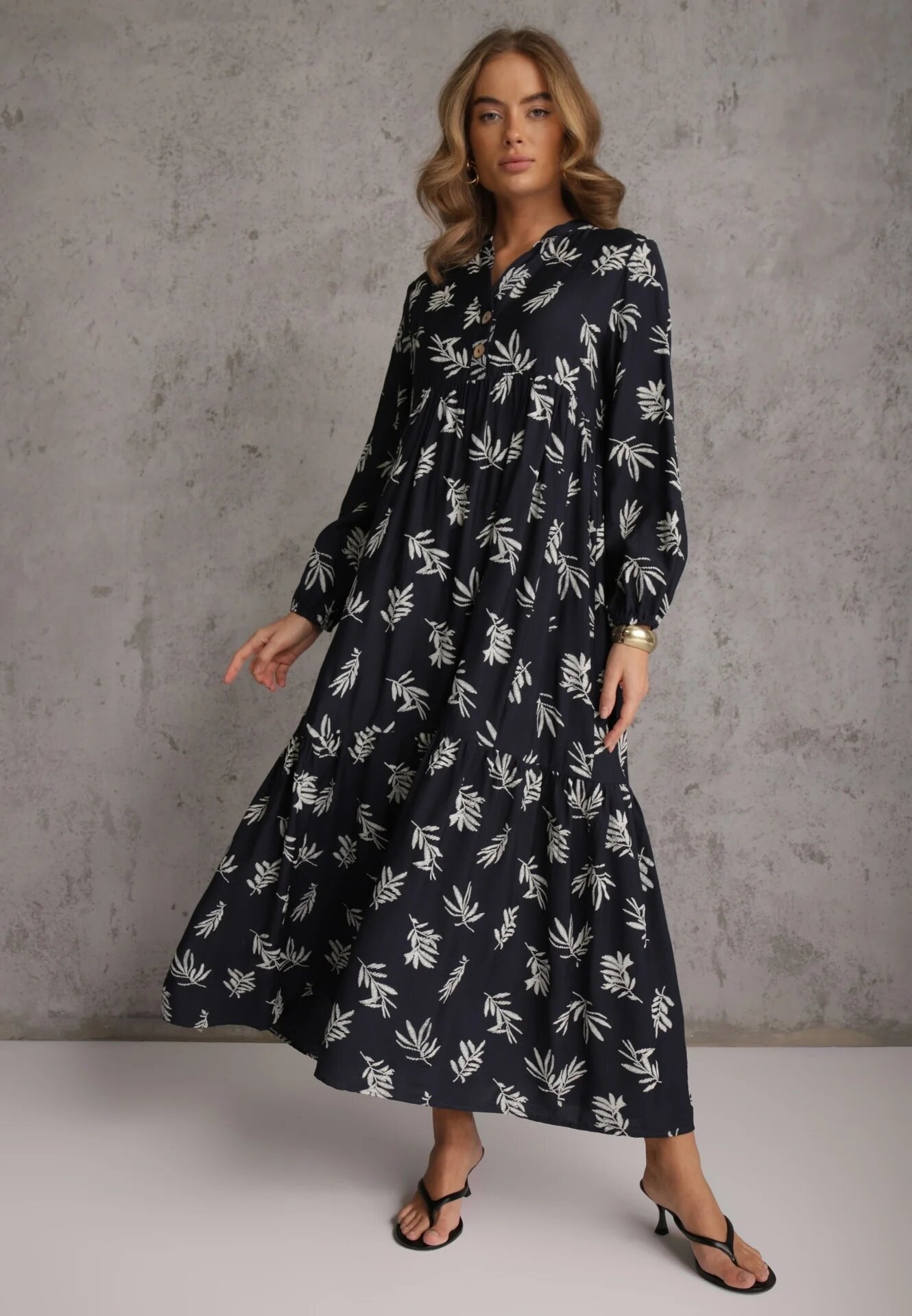 m&d fashion Rochie albastră din viscoză cu croi evazat cu nasturi la decolteu Seave