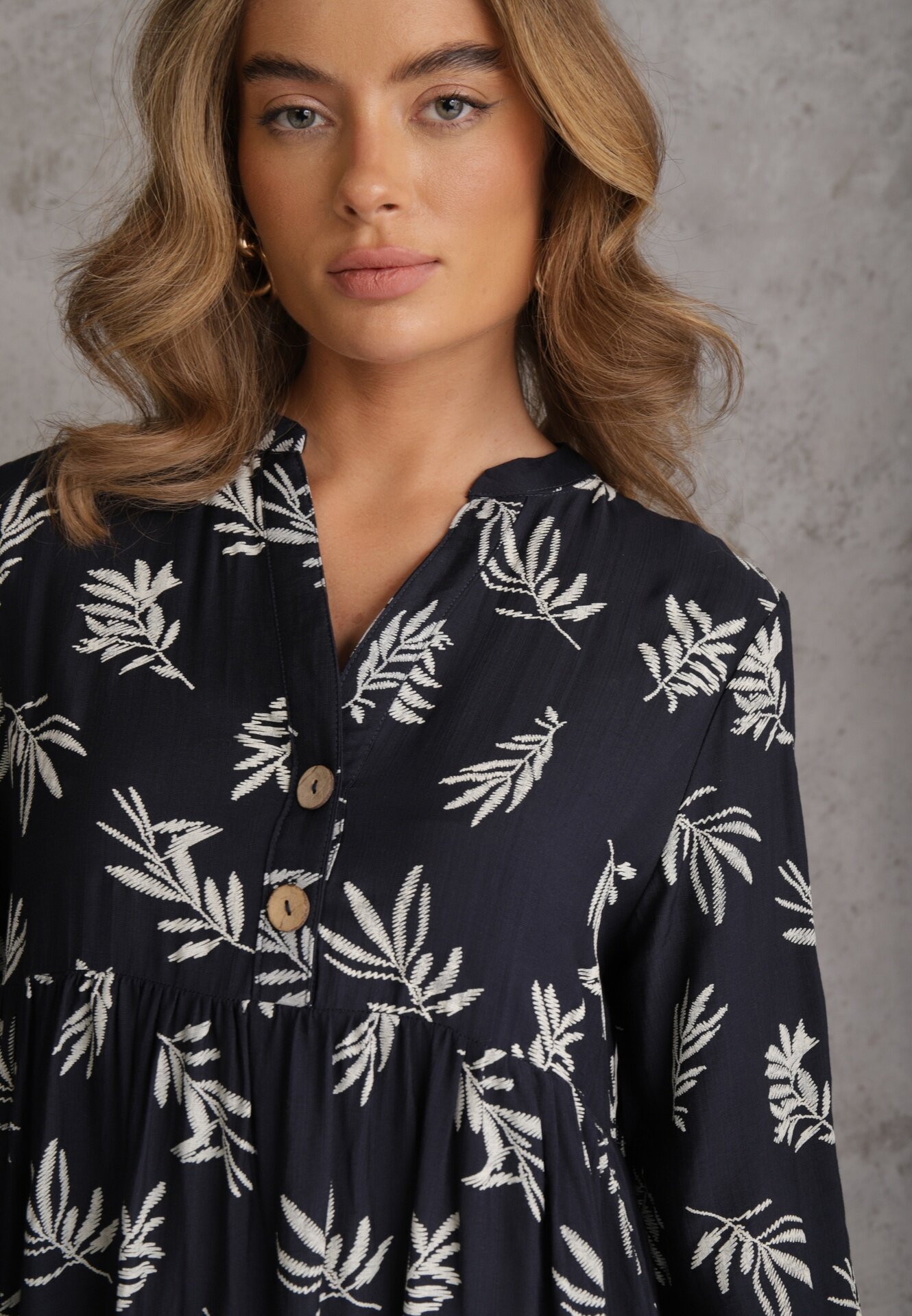 m&d fashion Rochie albastră din viscoză cu croi evazat cu nasturi la decolteu Seave