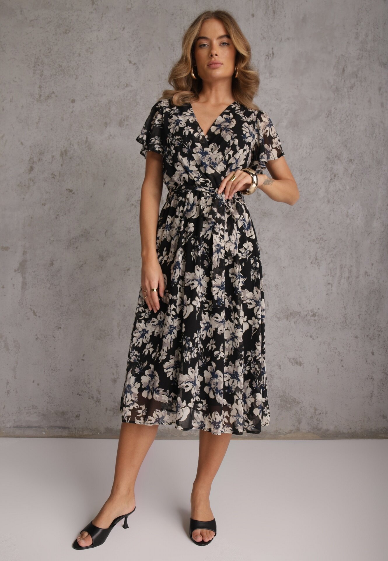m&d fashion Rochie negră petrecută cu cordon de legat cu imprimeu floral cu sclipici Runewea