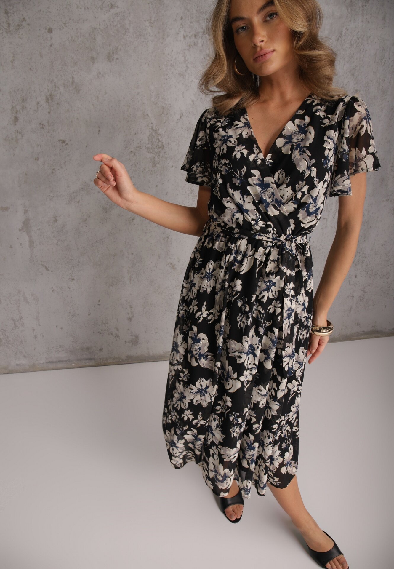 m&d fashion Rochie negră petrecută cu cordon de legat cu imprimeu floral cu sclipici Runewea
