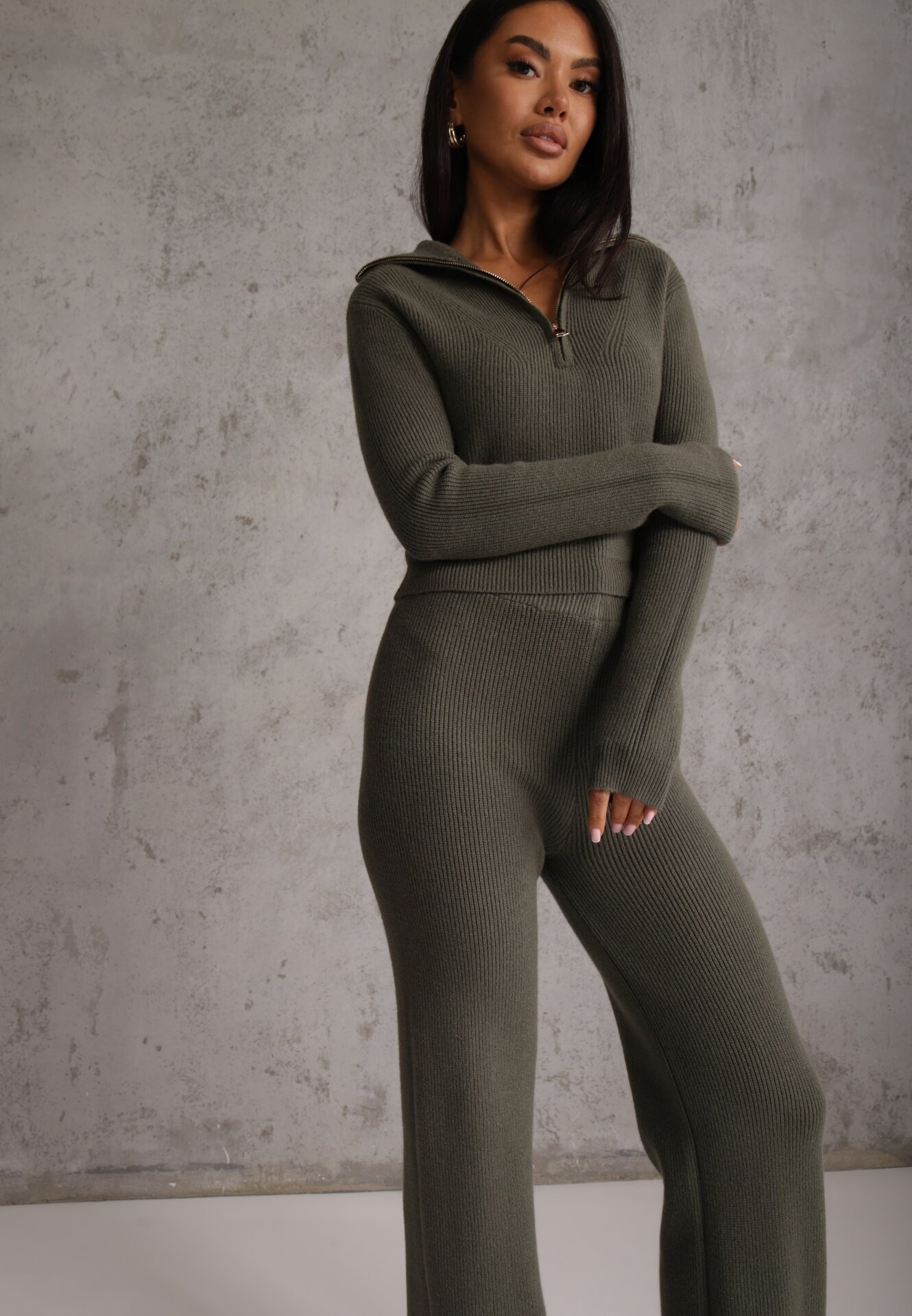 m&d fashion Set din tricot rib cu vâscoză: pantaloni și pulover cu guler înalt Tawira Verde închis