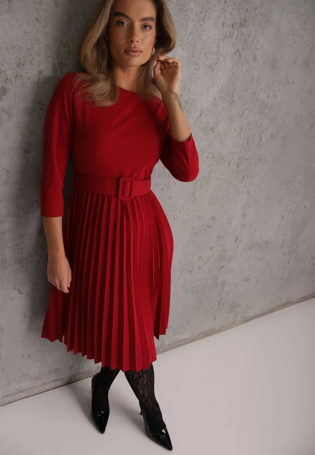 Made in Italy Rochie Plisată Burgundie cu croială evazată cu curea și cataramă Annathiel