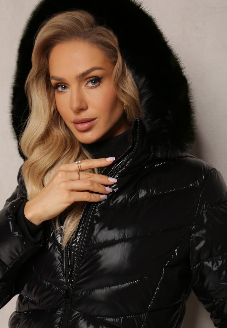 melya by melody Geacă Neagră Matlasată cu Efect Ușor Lucios Decorată cu Blană Secire