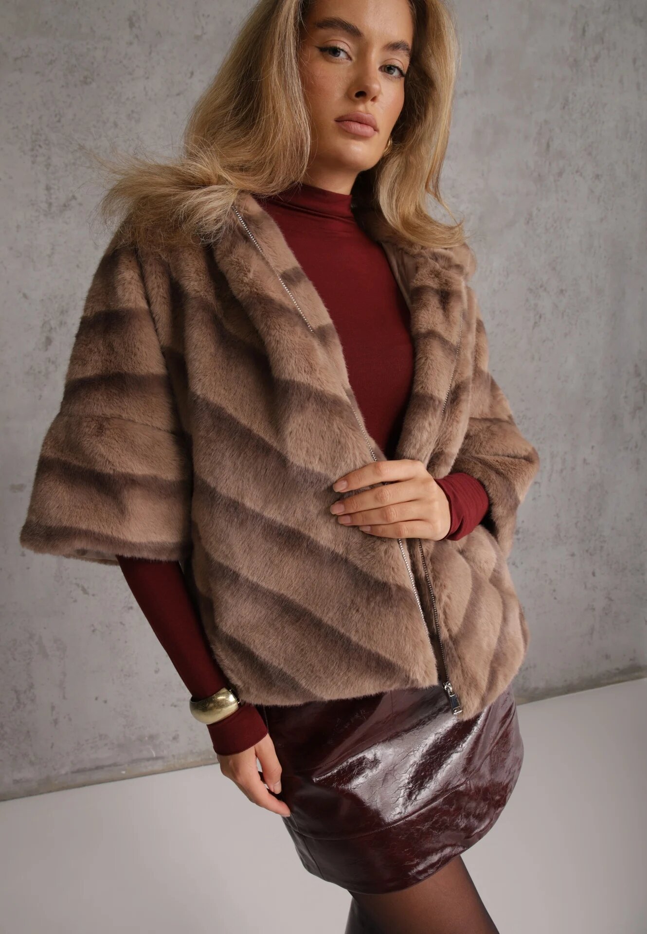 melya by melody Jachetă de blană bej cu croi oversize cu glugă și mâneci 3/4 Titene