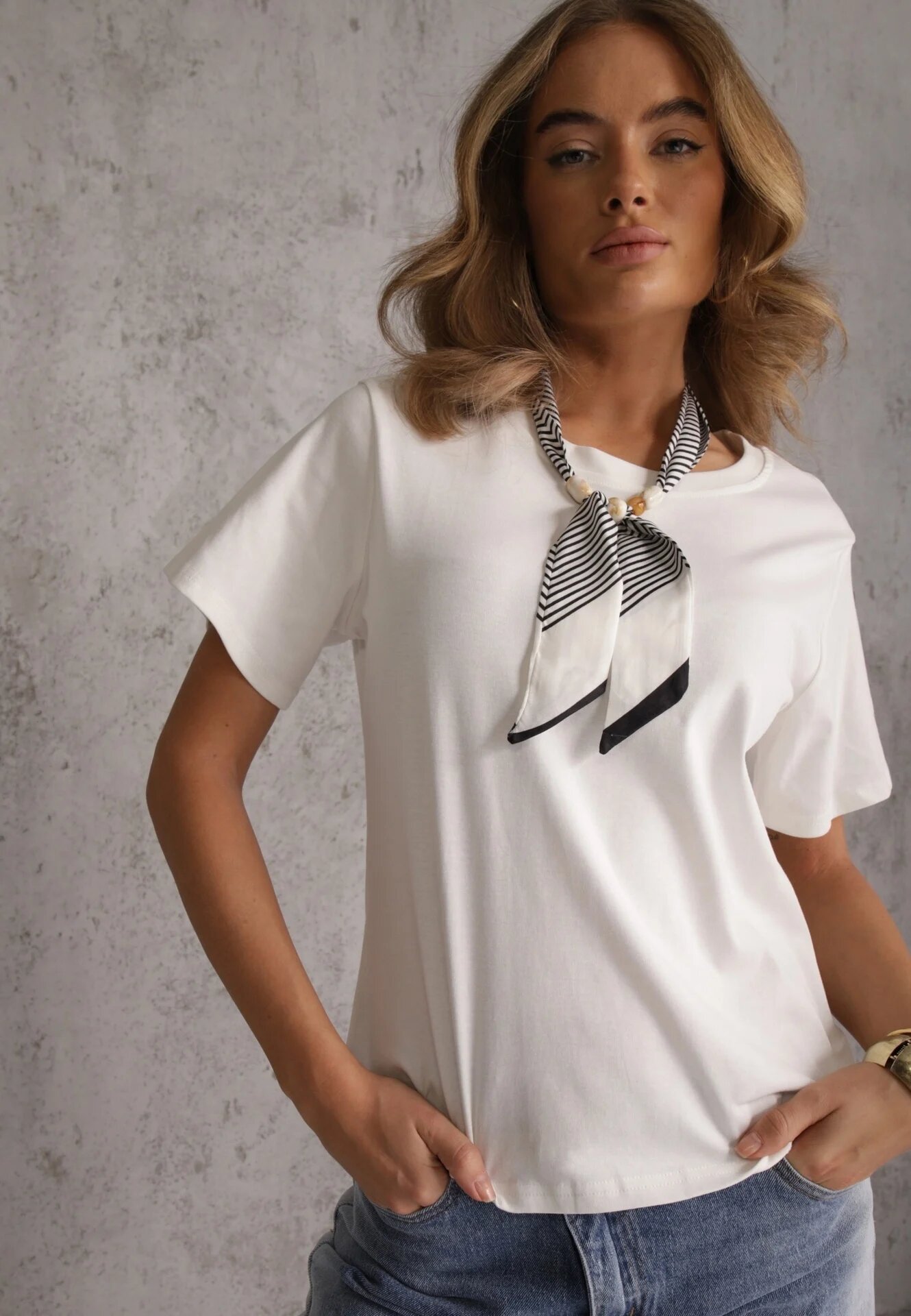 melya by melody Tricou Alb de bumbac Hillswor Decorat cu o eșarfă