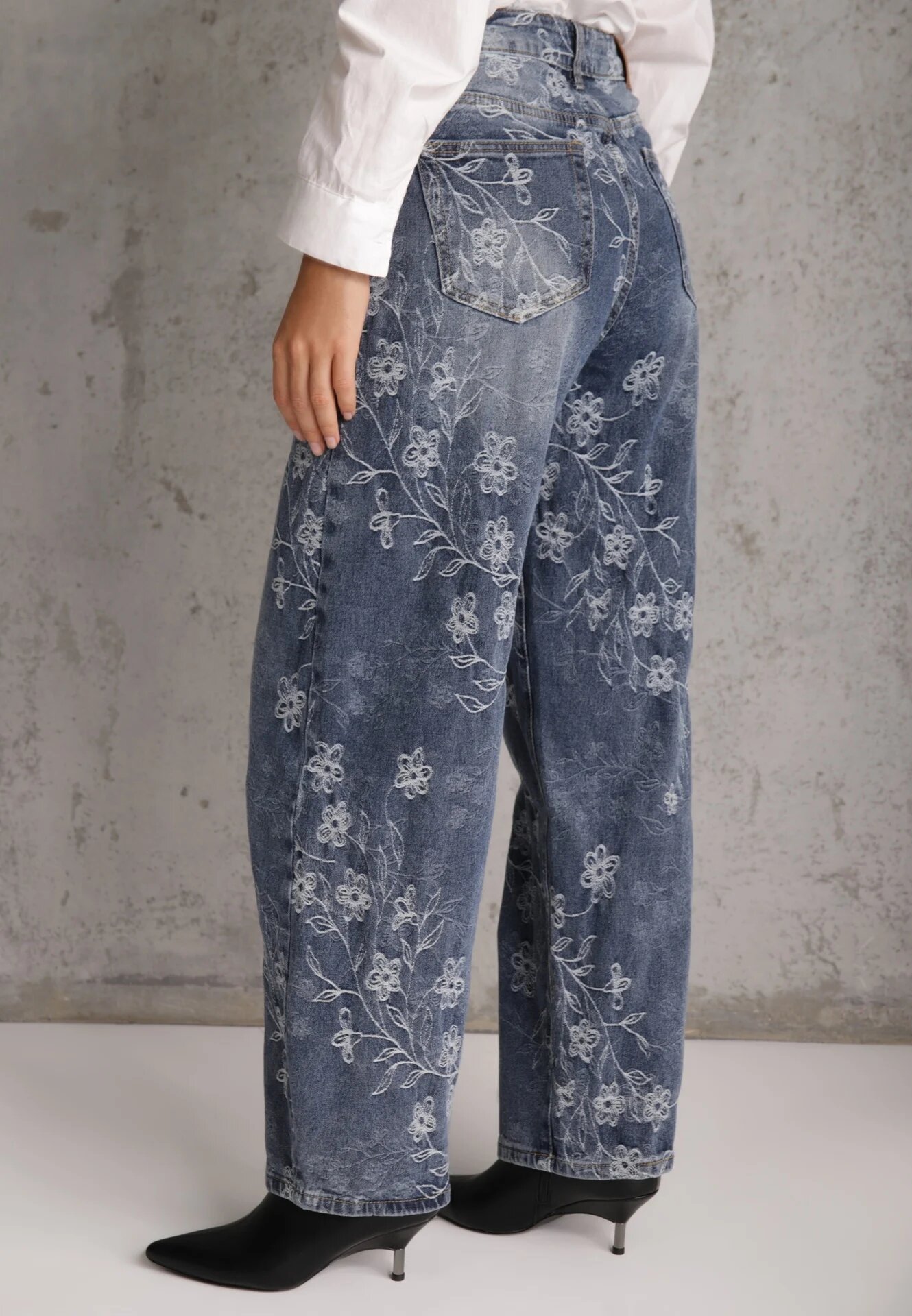 milas91 Blugi slouchy din bumbac cu model floral în stil broderie Felizita Albaștri