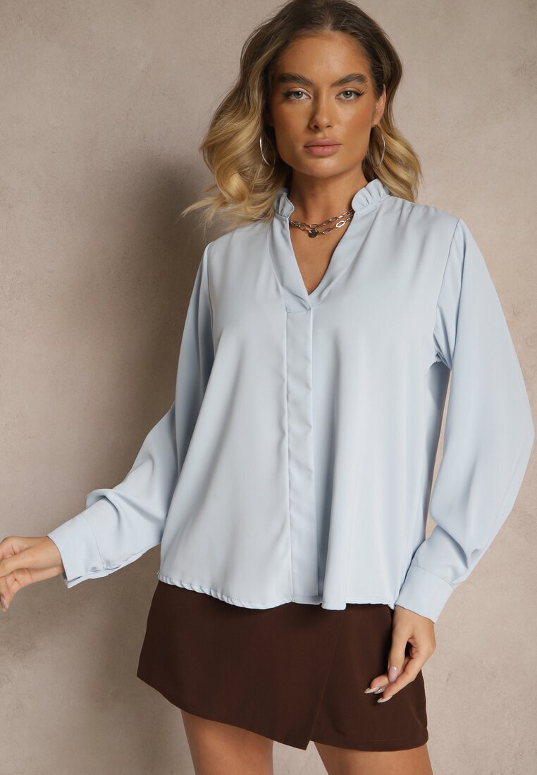 new collection Bluză albastră deschisă cu decolteu în formă de V decorată cu volan Davissia