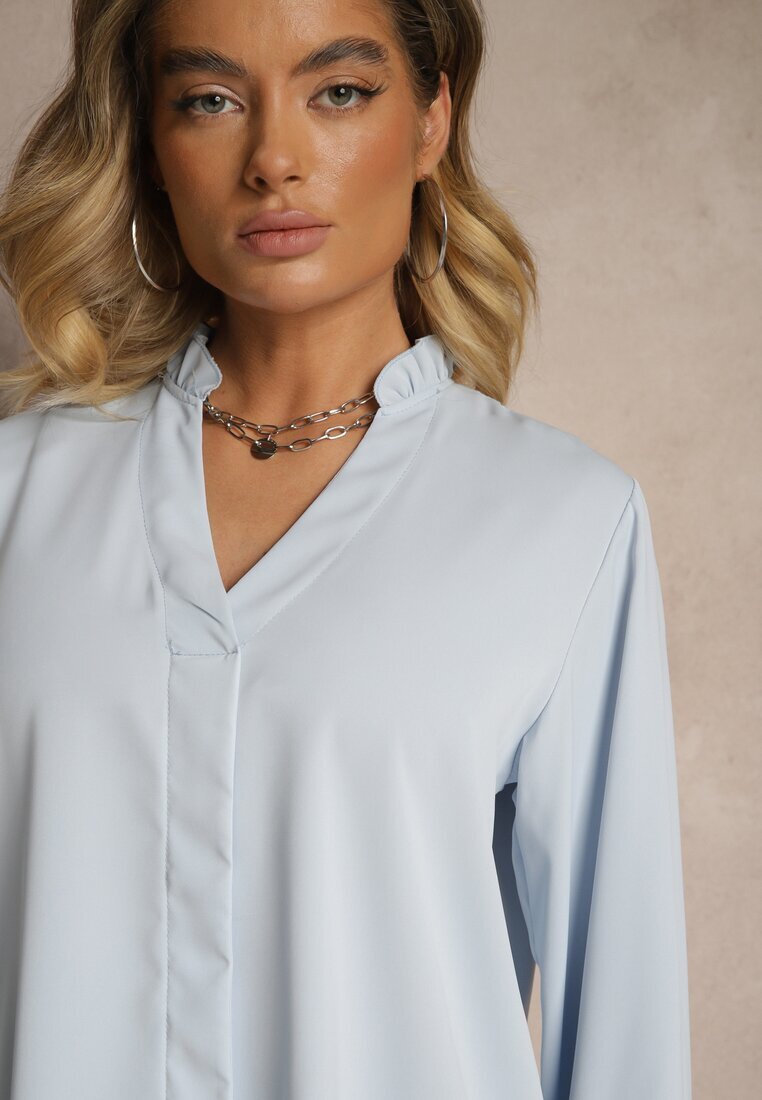 new collection Bluză albastră deschisă cu decolteu în formă de V decorată cu volan Davissia