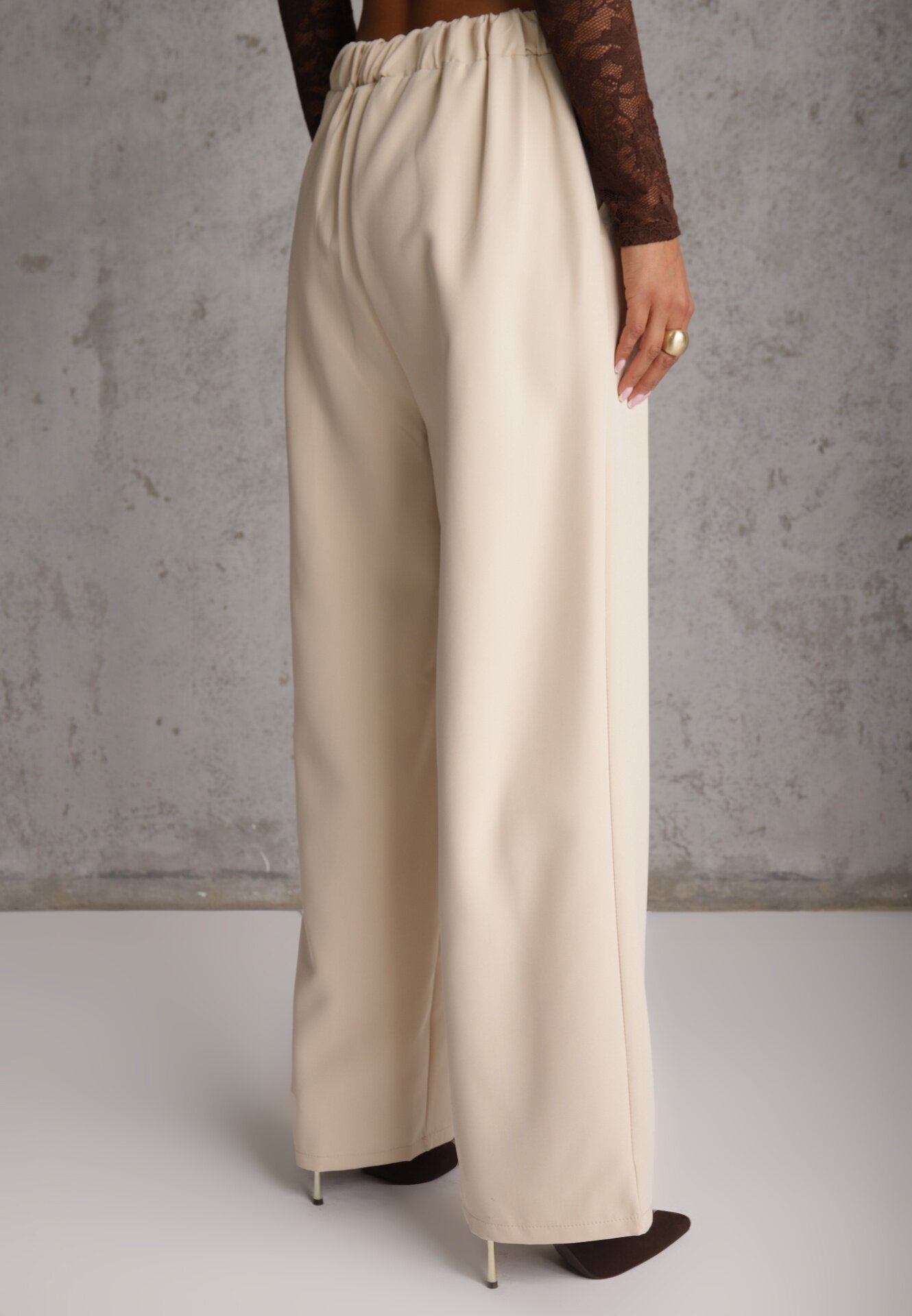 new collection Pantaloni largi bej deschis în stil elegant Hanessame