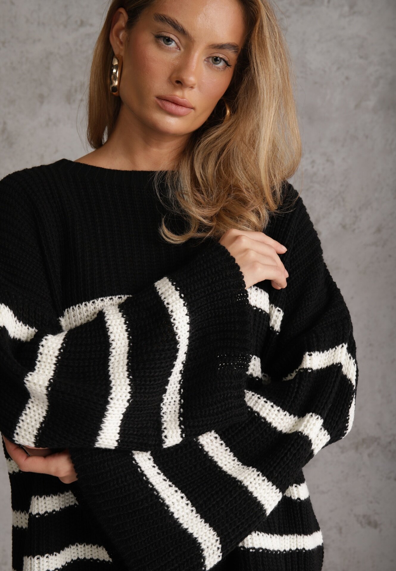 new collection Pulover Negru din Tricotaj în Dungi cu Mâneci Ample Gotara