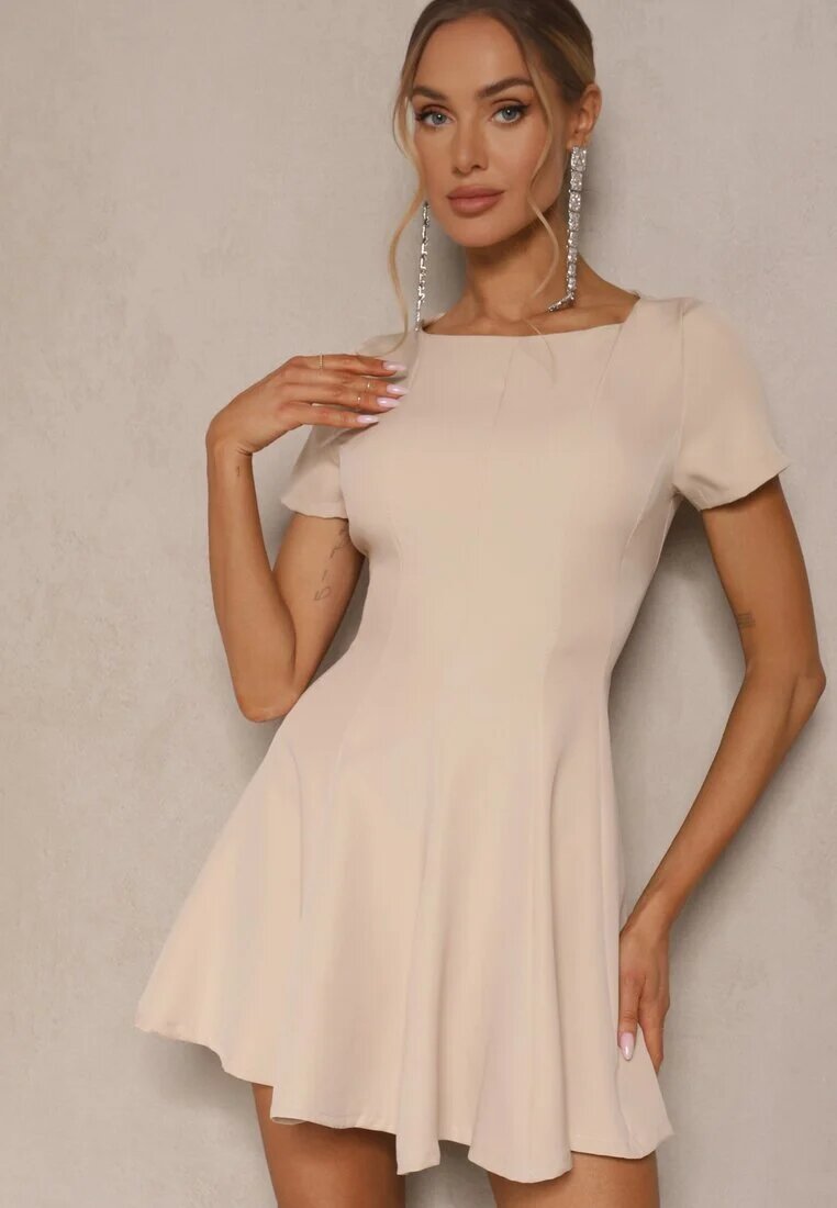 new collection Rochie bej evazată cu mânecă scurtă decorată cu cusături Mepiza