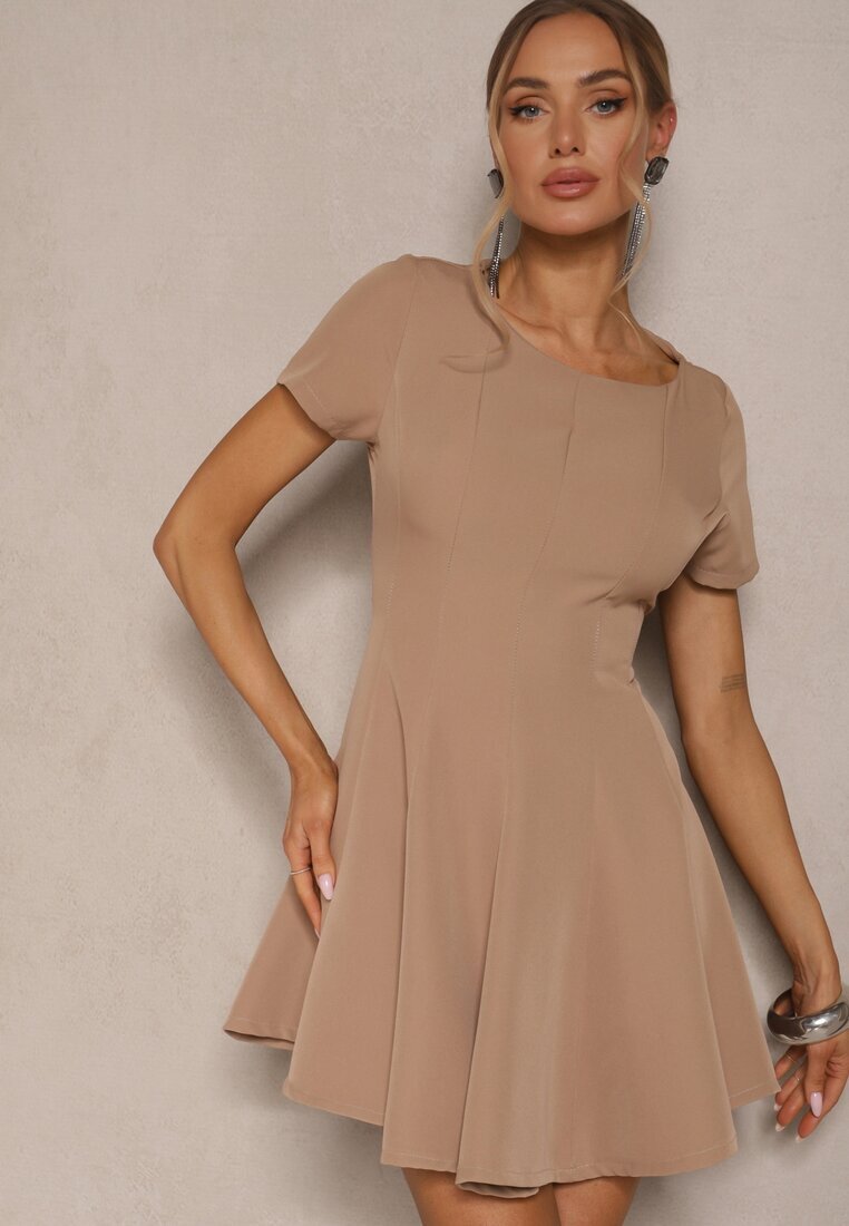 new collection Rochie Bej închis cu croi cloș cu mânecă scurtă Decorată cu cusături Mepiza