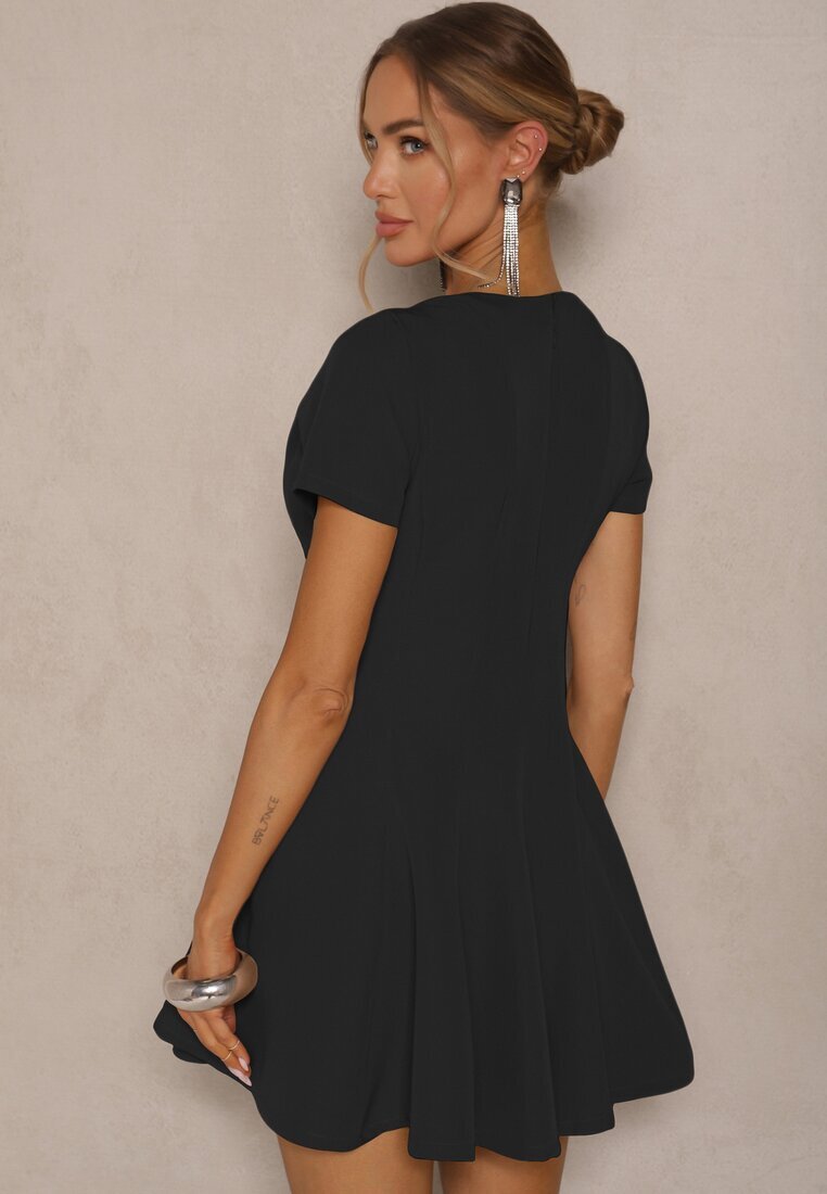 new collection Rochie Neagră cu croială evazată cu mânecă scurtă decorată cu cusături Mepiza