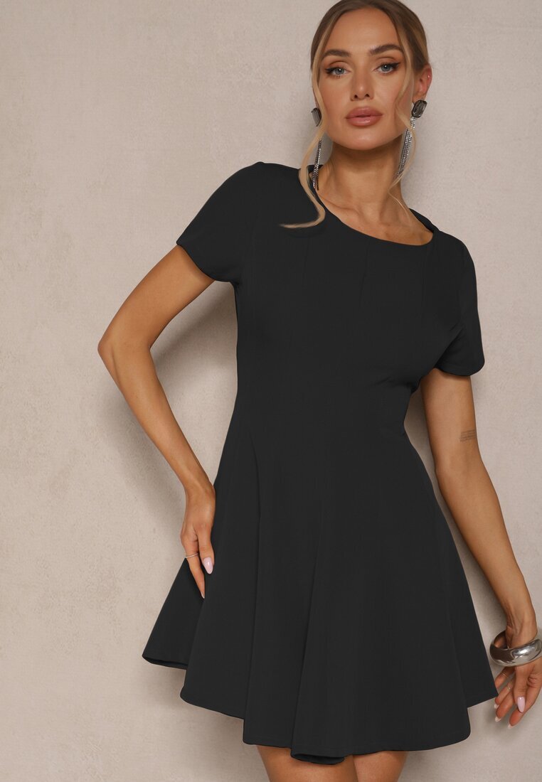 new collection Rochie Neagră cu croială evazată cu mânecă scurtă decorată cu cusături Mepiza