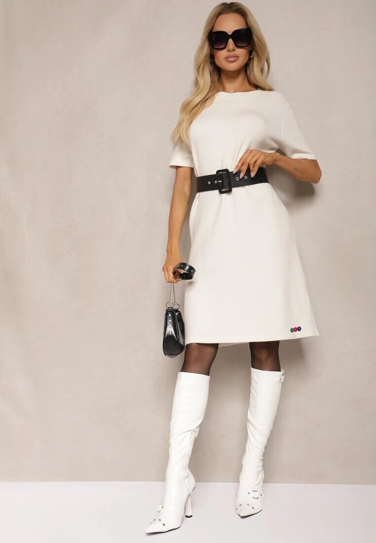palma Rochie Albă Stil Tricou din Tricot de Viscoză cu Nasturi Decorativi Narossa