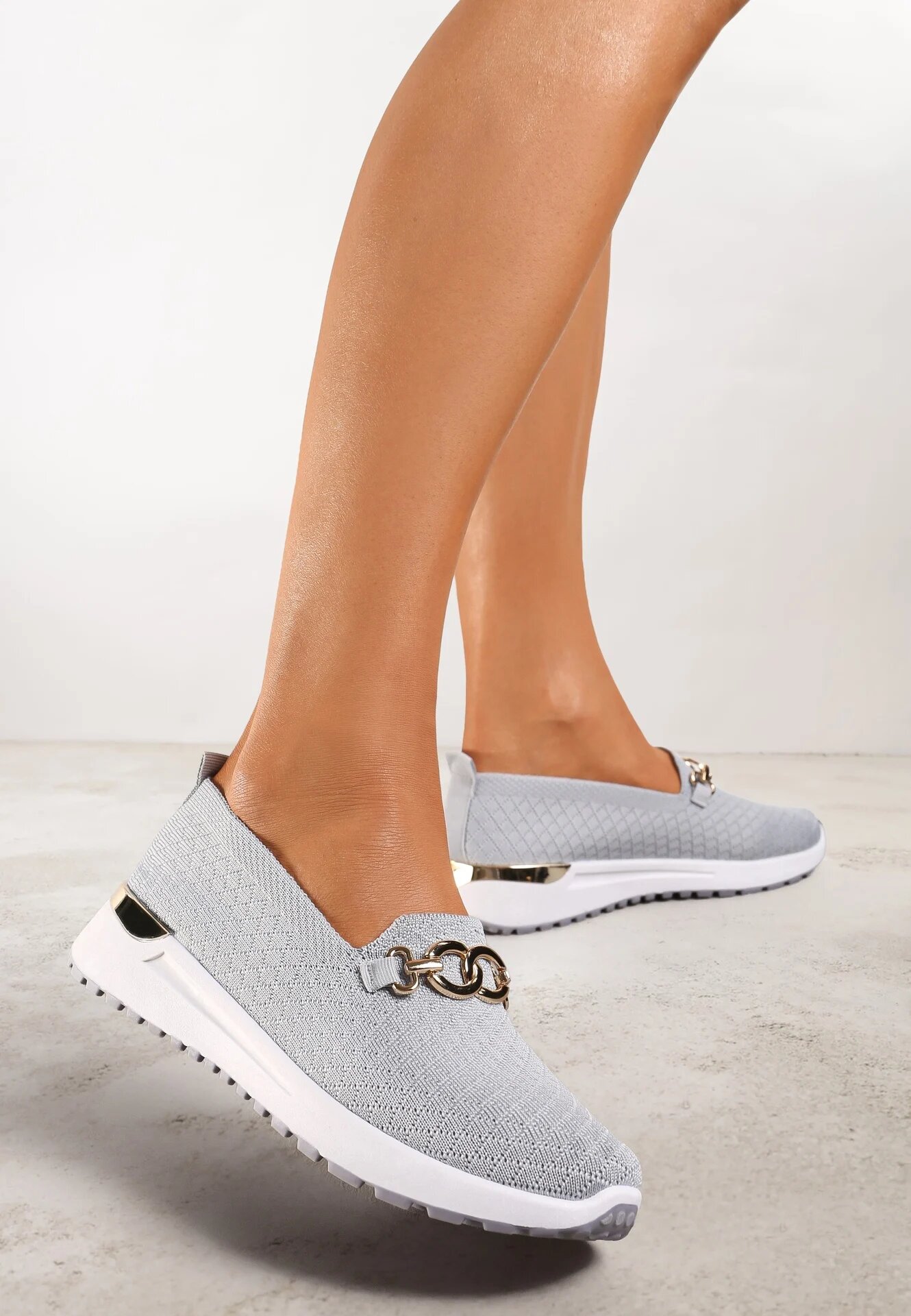  Pantofi tip teniși slip-on gri decorați cu cataramă Wiatalia