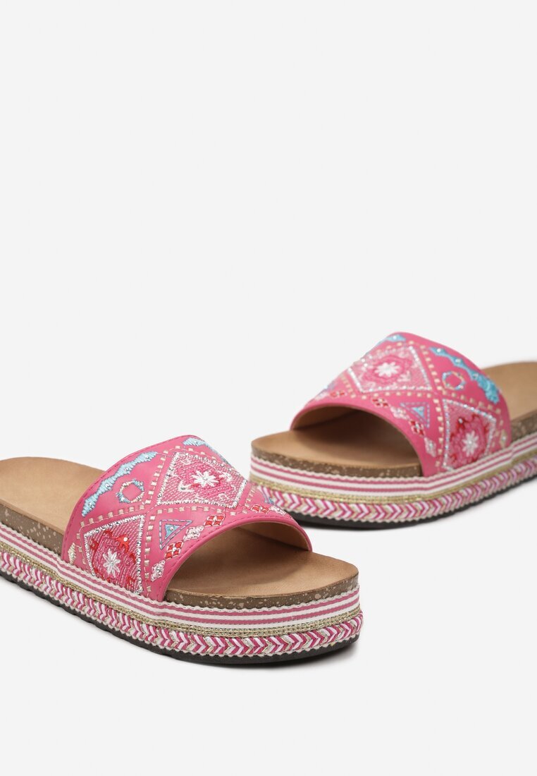  Papuci Fucsia Boho pe platformă joasă decorați cu împletitură și strasuri Giratsa