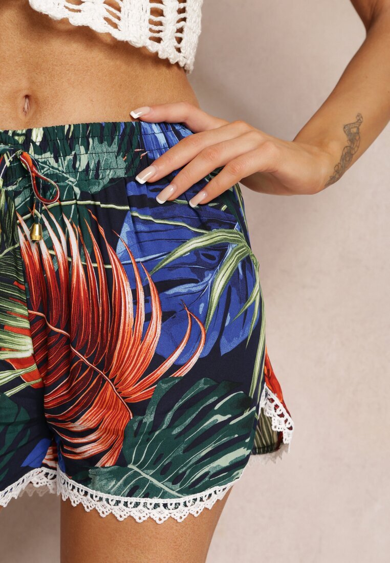 r&f fashion Pantaloni scurți bleumarin din viscoză cu elastic în talie și inserție din dantelă cu motiv floral Emelina