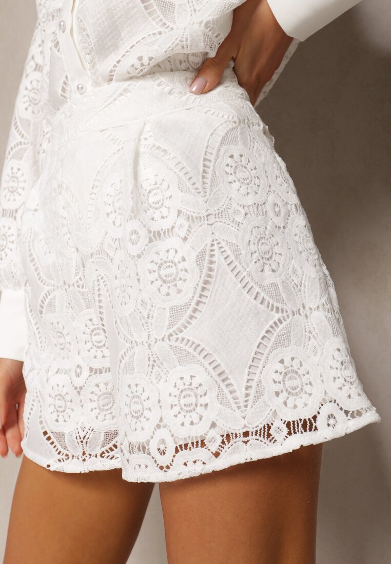 retro & icone Pantaloni scurți Albi Din dantelă High Waist Până la genunchi Leporiana