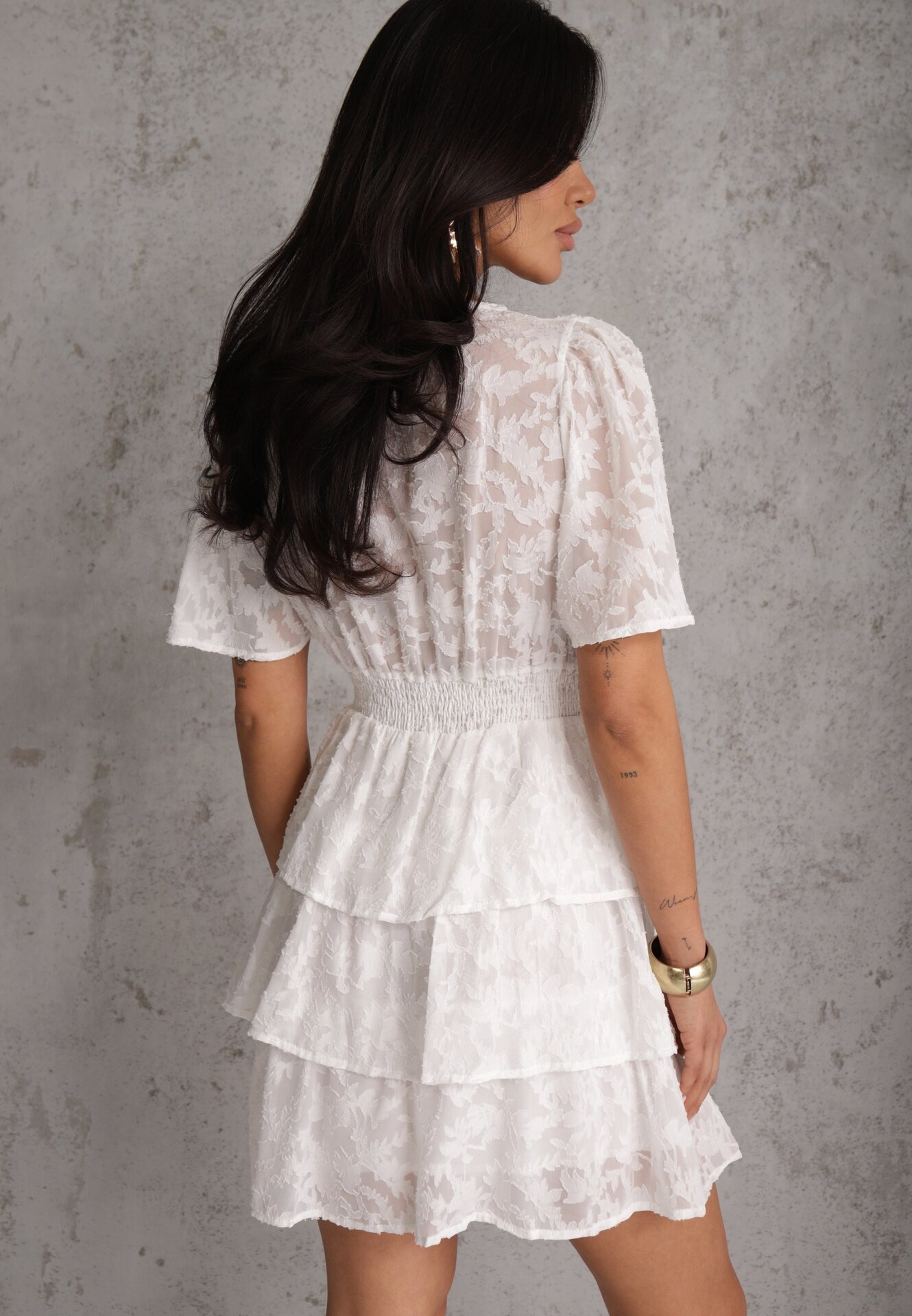retro & icone Rochie Albă cu croială cloș cu decolteu în V și volane Drapia