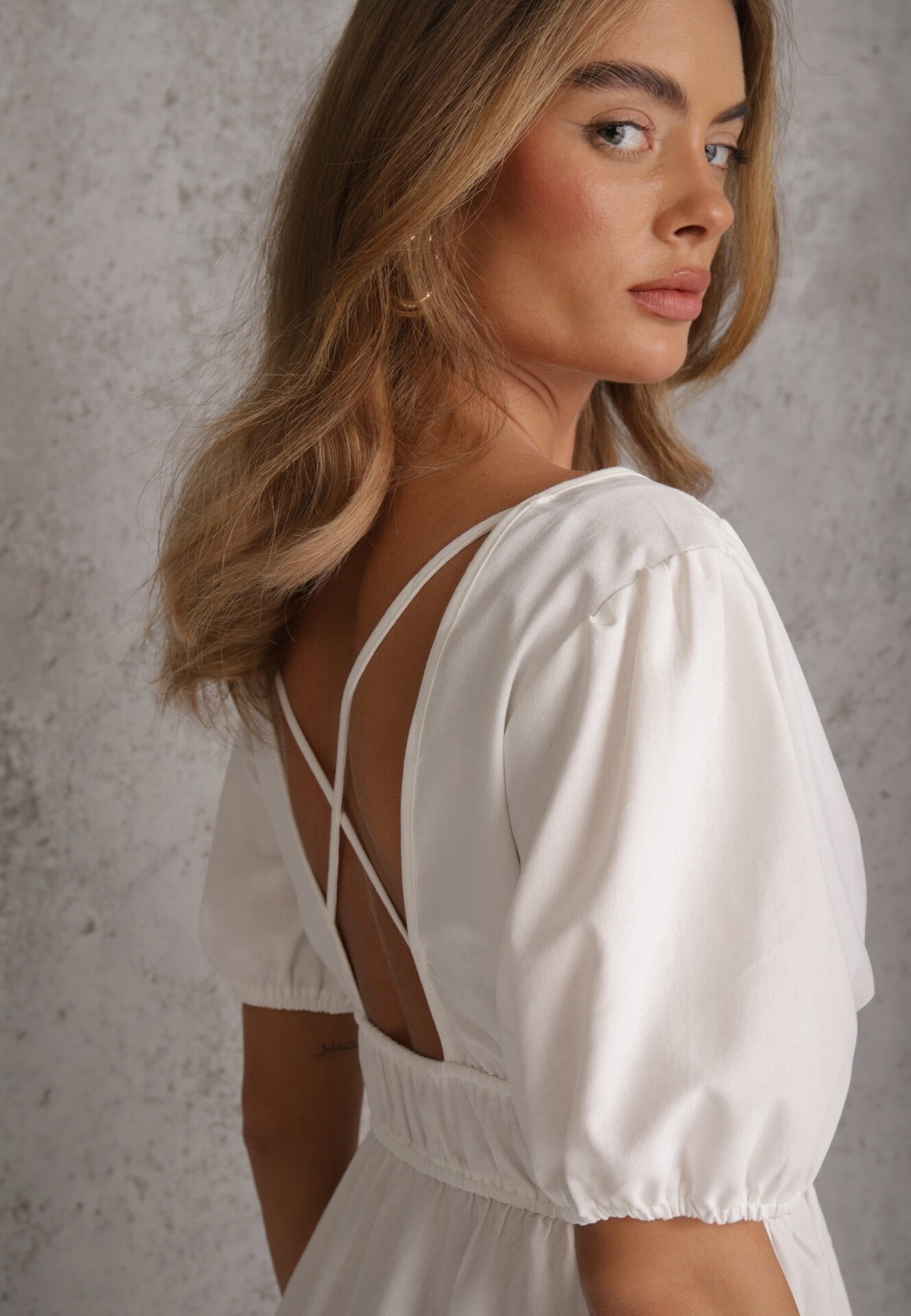 retro & icone Rochie Albă Midi cu Elastic în Talie cu Bretele Încrucișate la Spate Jorlyn