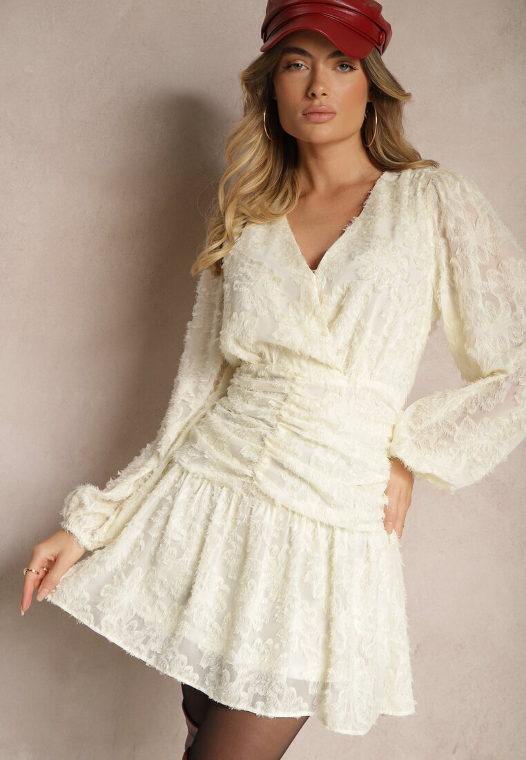 retro & icone Rochie Bej din Dantelă cu Croială Cambrată și Partea Superioară Petrecută Nelabine