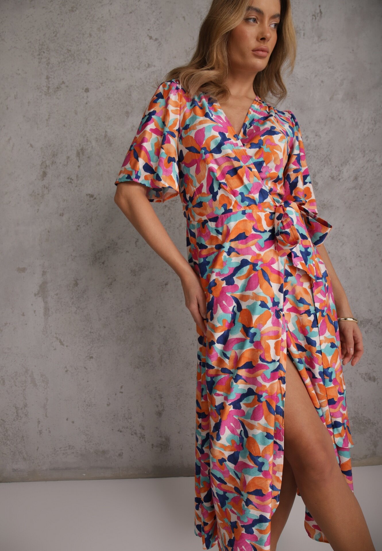 retro & icone Rochie Bej-Roz cu Decolteu Petrecut și Curea din Material cu Imprimeu Floral de Lalele