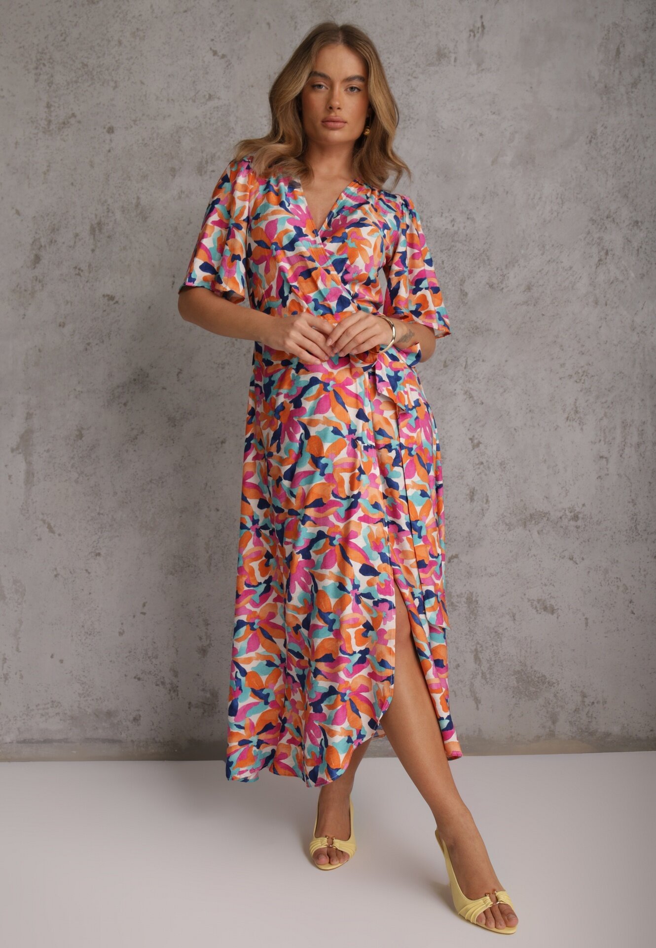 retro & icone Rochie Bej-Roz cu Decolteu Petrecut și Curea din Material cu Imprimeu Floral de Lalele