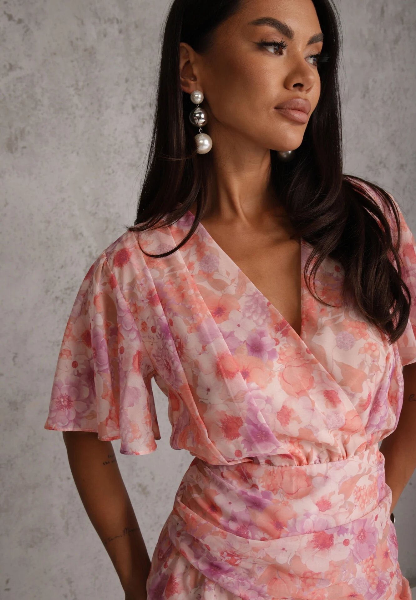 retro & icone Rochie cu elastic în talie cu flori decolteu petrecut și fronseuri Antameia Roz