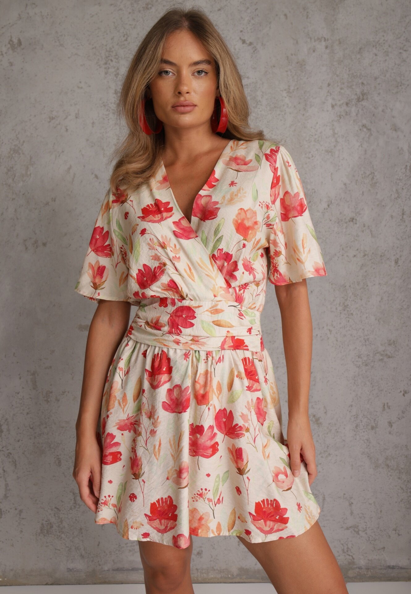 retro & icone Rochie cu vâscoză elastic în talie la spate și decolteu petrecut cu flori Hippeia Bej