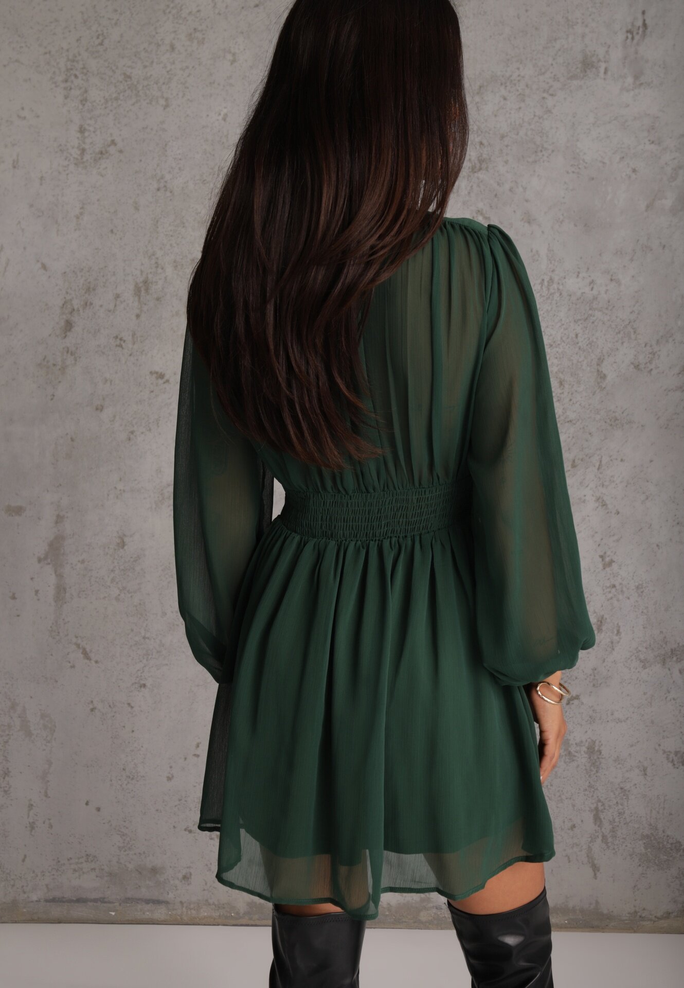 retro & icone Rochie evazată verde cu inserții semi-transparente și guler tip tunică Gelabine