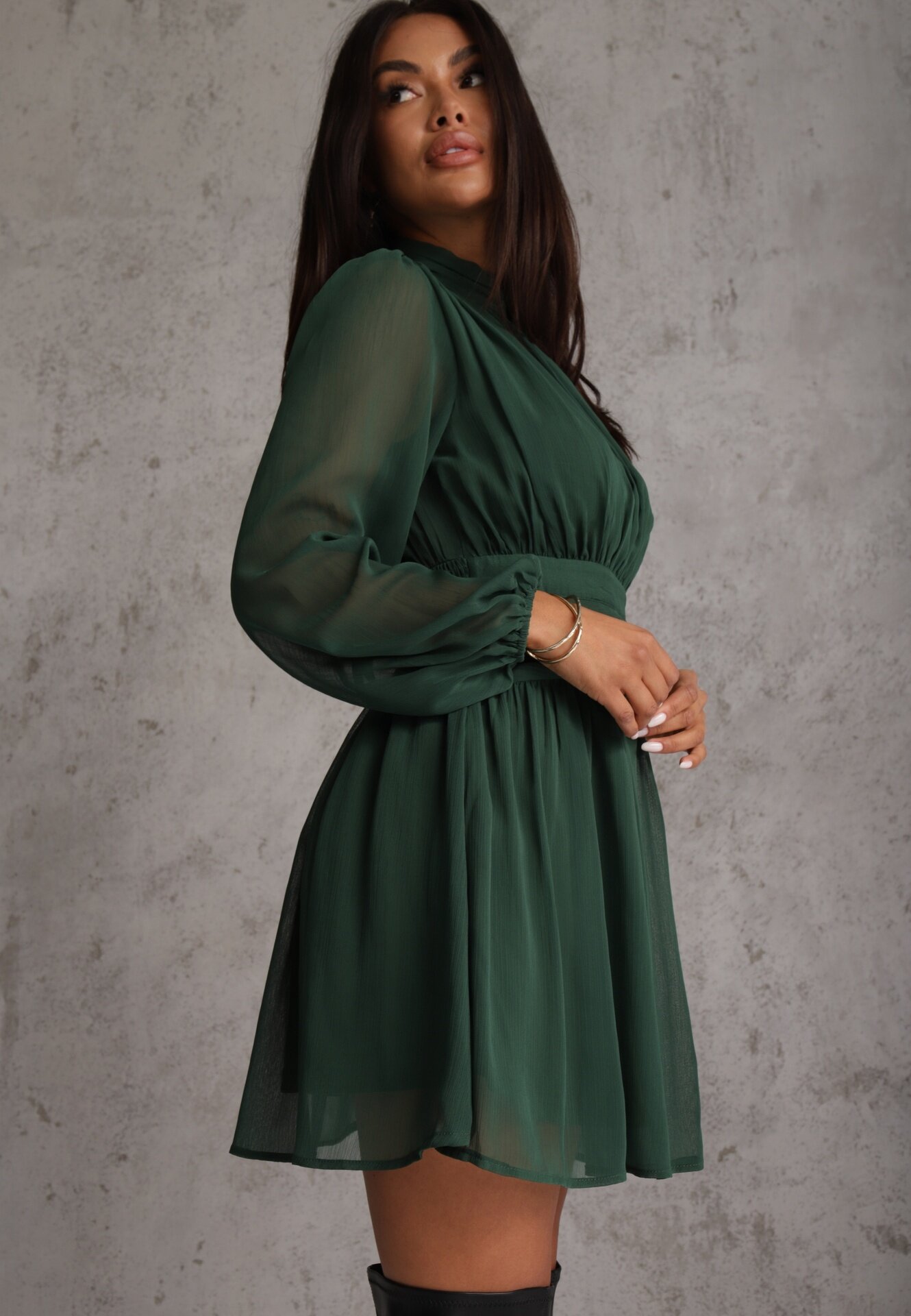 retro & icone Rochie evazată verde cu inserții semi-transparente și guler tip tunică Gelabine