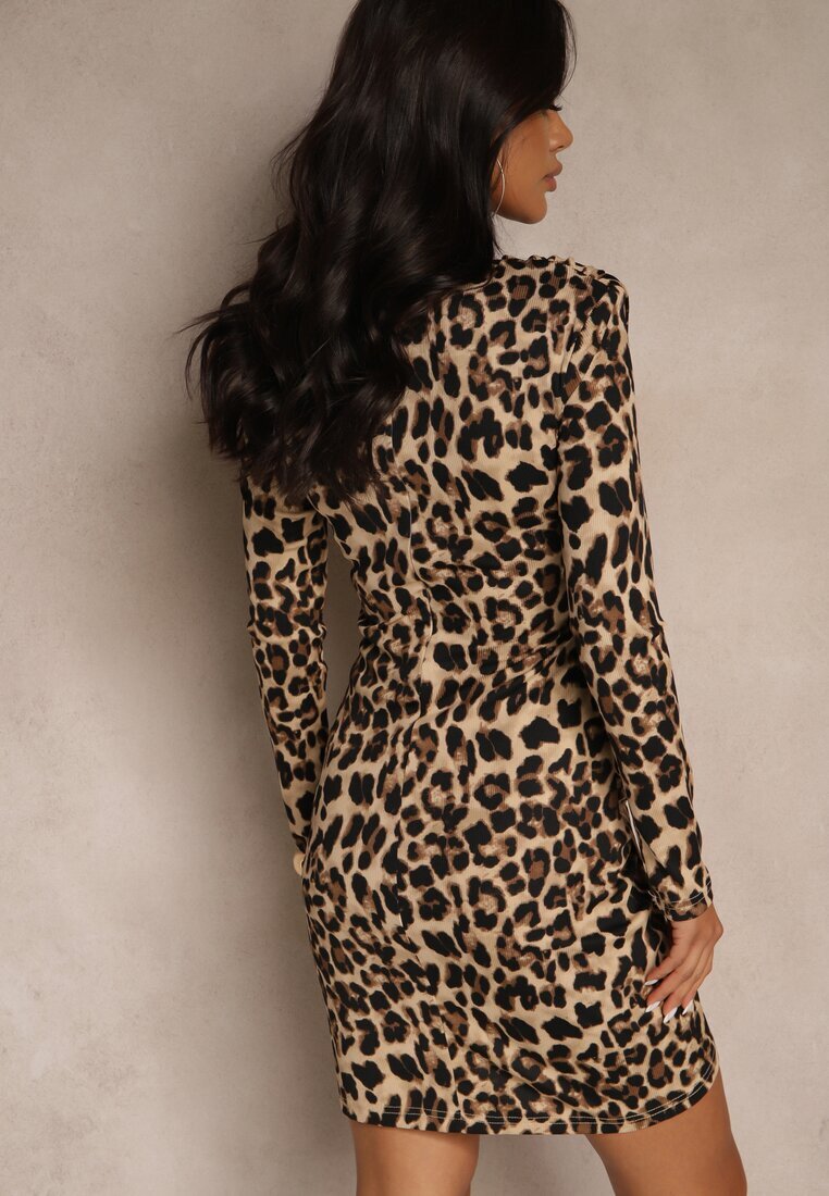 retro & icone Rochie mulată cu imprimeu leopard bej închis cu drapaj și cu umeri structurați Tifilena