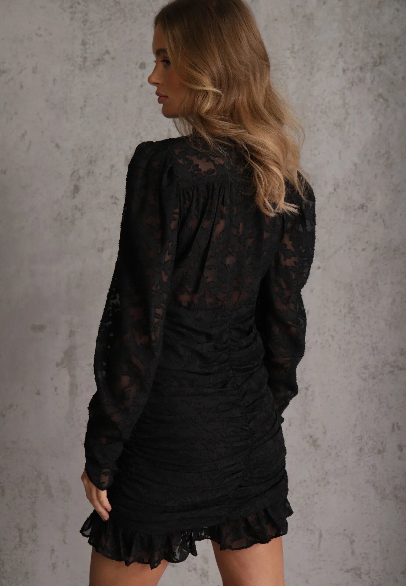 retro & icone Rochie Mulată Mini Neagră cu Drapaj și Model pe Plasă Welisia