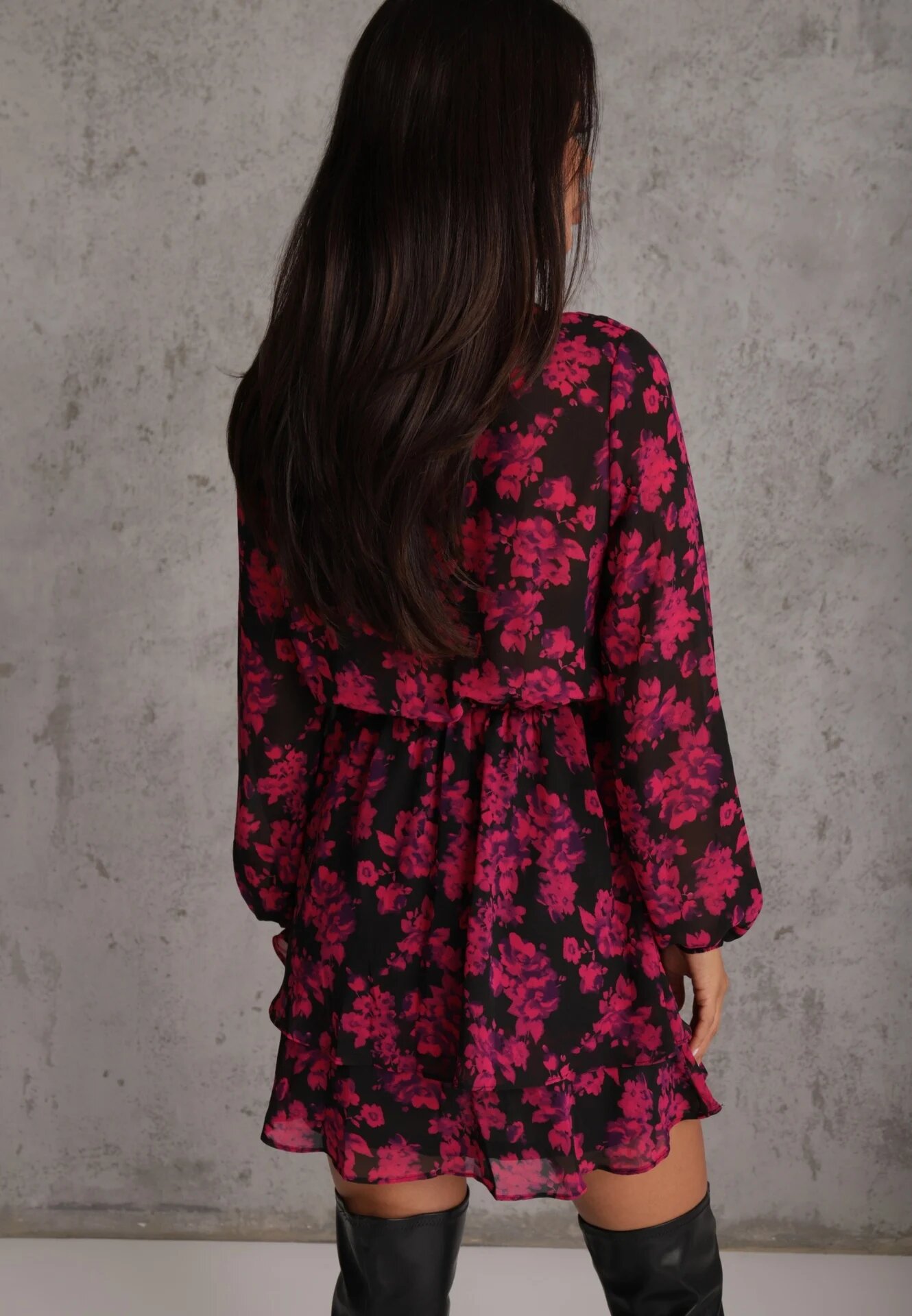 retro & icone Rochie roză mini evazată cu decolteu petrecut cu imprimeu floral Retrina