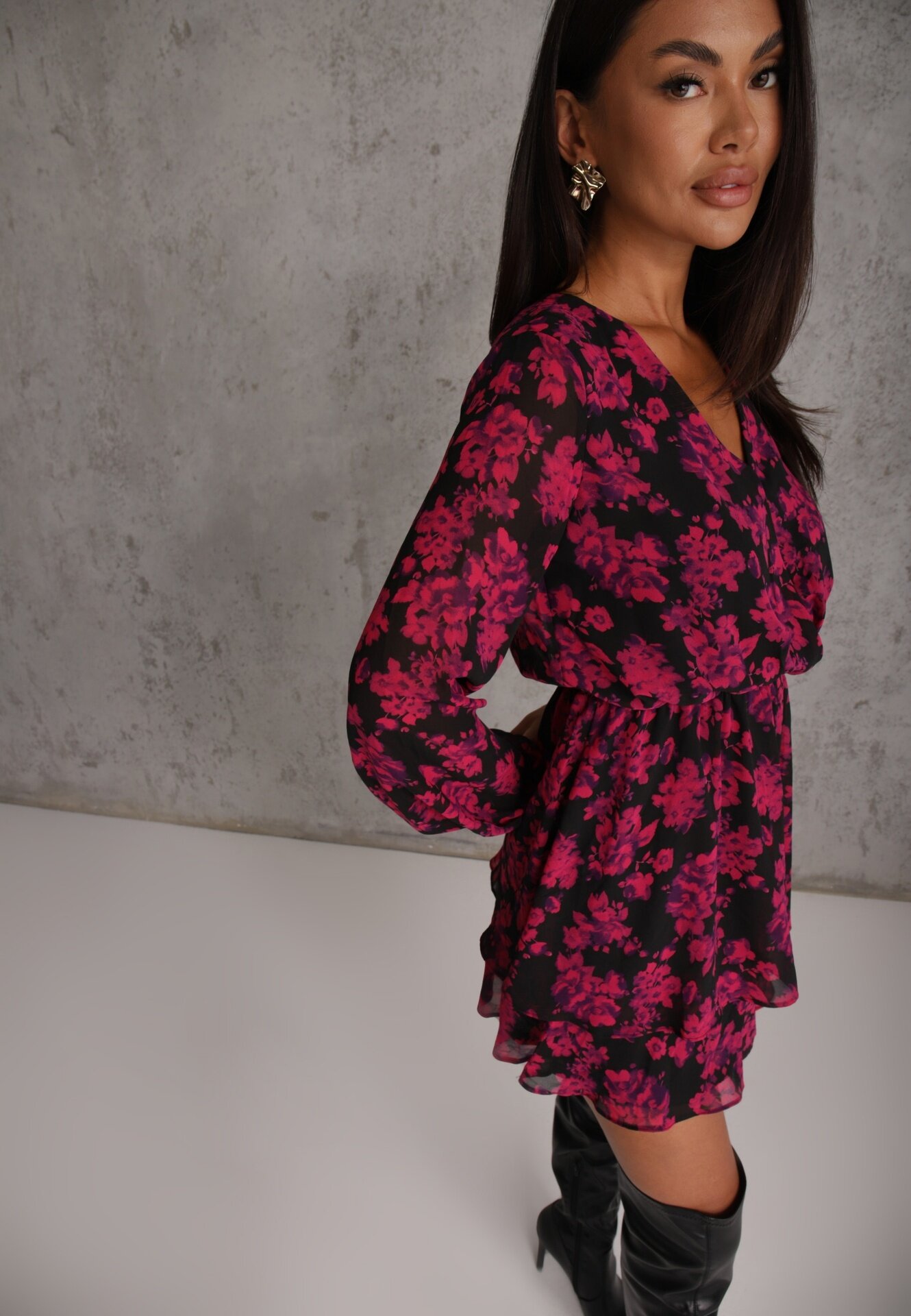 retro & icone Rochie roză mini evazată cu decolteu petrecut cu imprimeu floral Retrina