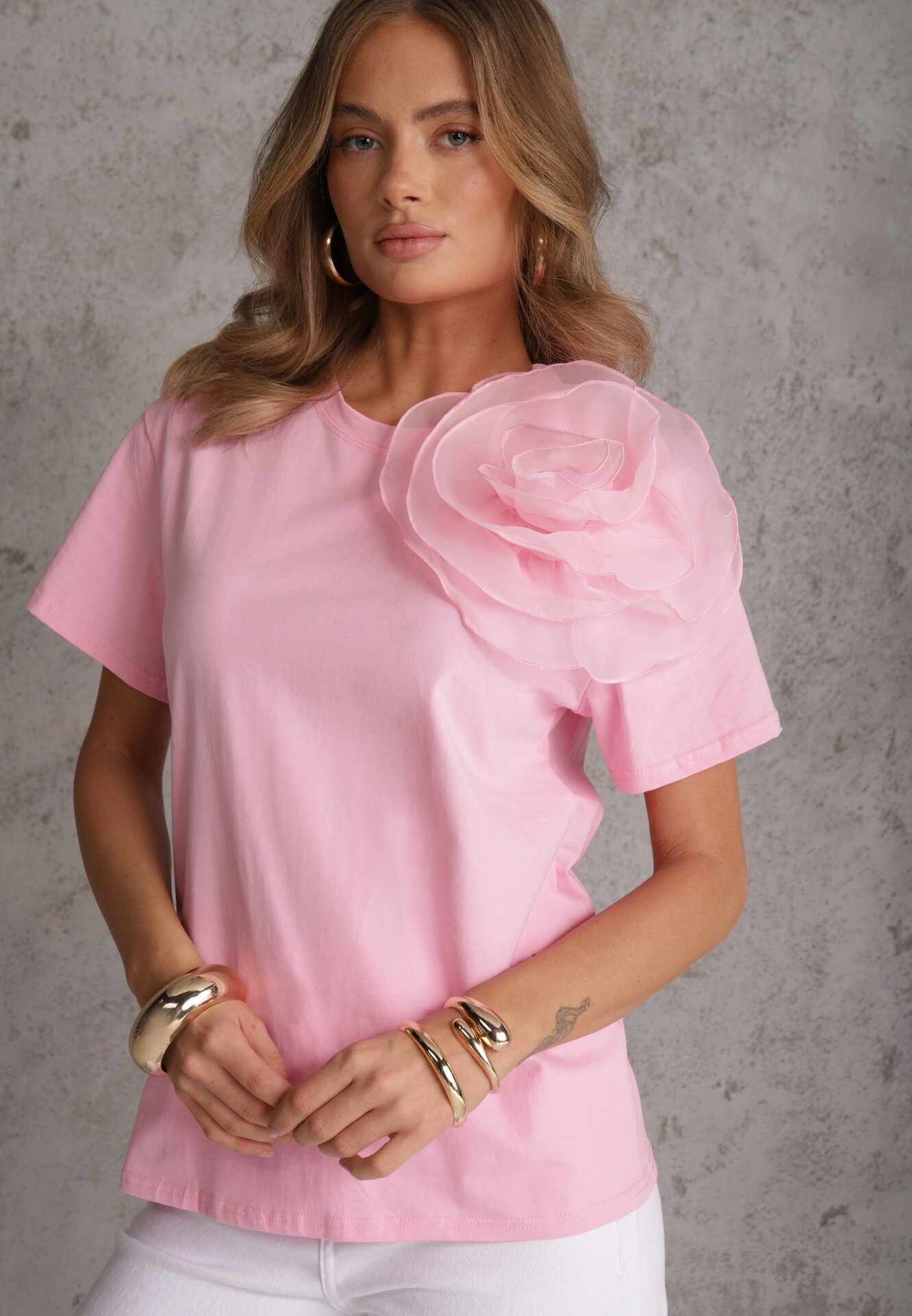 retro & icone Tricou roz din bumbac cu mânecă scurtă și cu floare decorativă Krissas