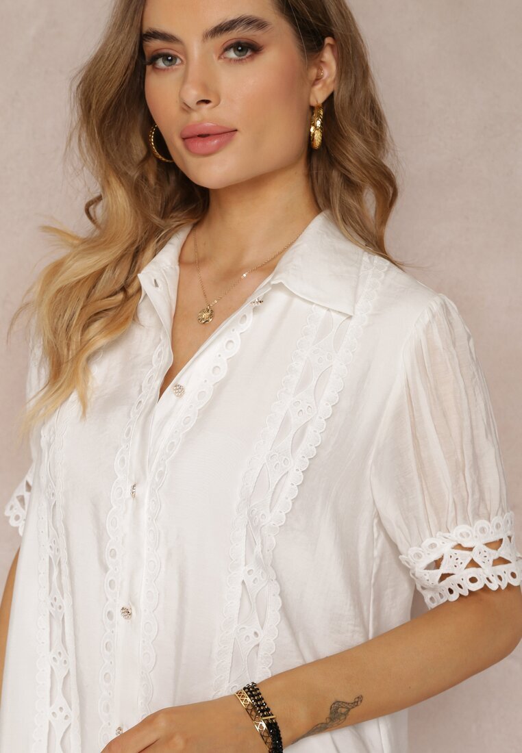  Rochie Cămașă Albă cu Dantelă Ajurată și Nasturi Decorativi Demeta