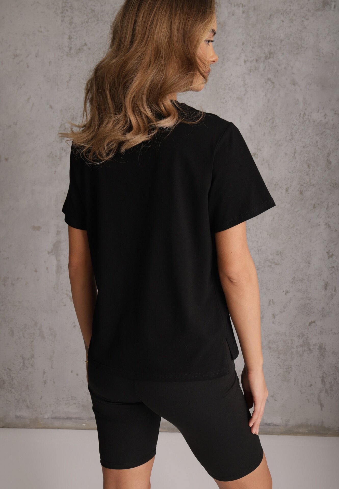 romee's Tricou negru de bumbac decorat pe laterale cu fante Brinelle