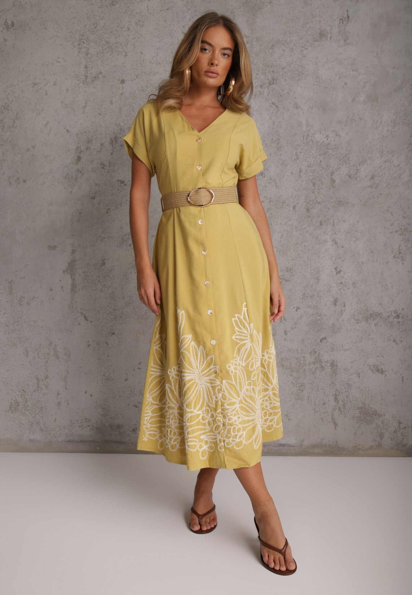 rosa Rochie de vară cu nasturi din vâscoză decorată cu broderie și cu curea împletită Tenope Galbenă