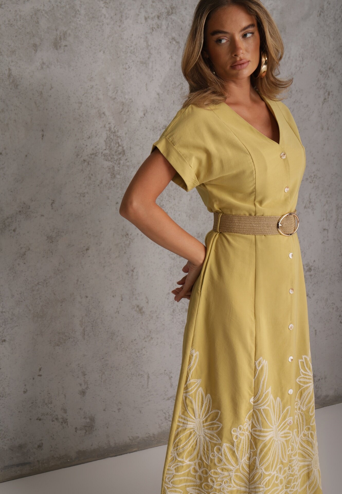 rosa Rochie de vară cu nasturi din vâscoză decorată cu broderie și cu curea împletită Tenope Galbenă